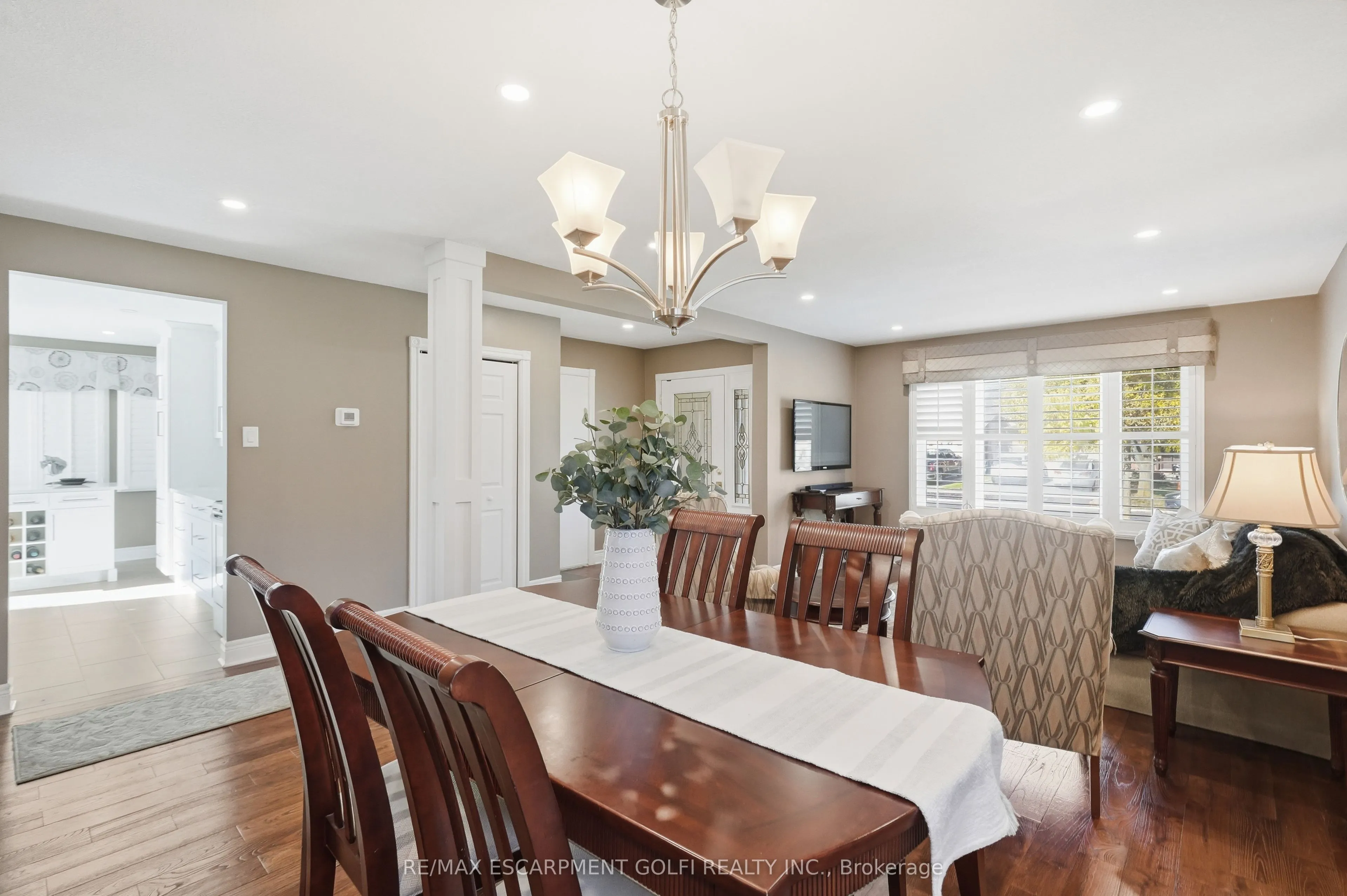 99 Lynden Hill Crescent
