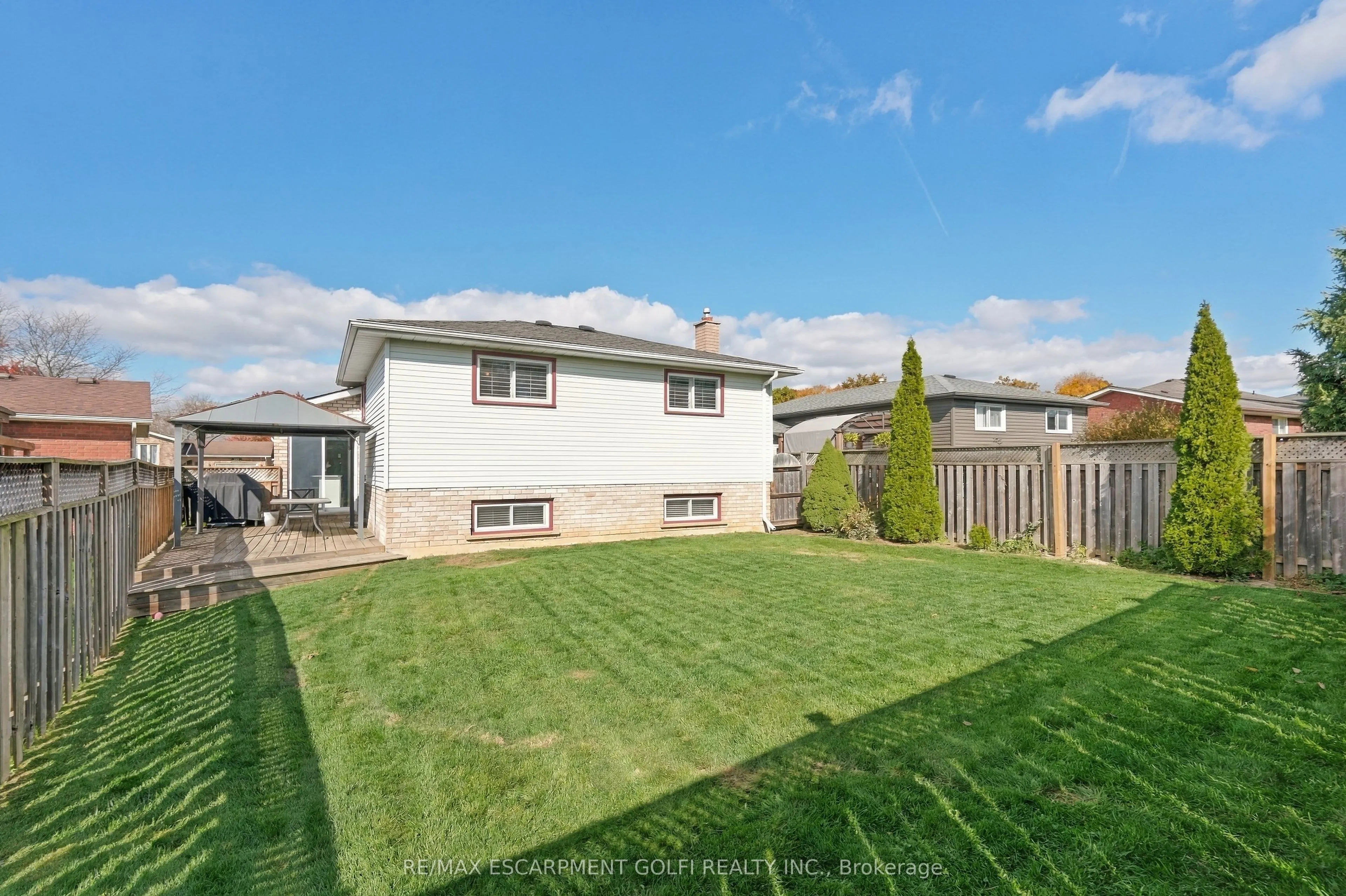 99 Lynden Hill Crescent
