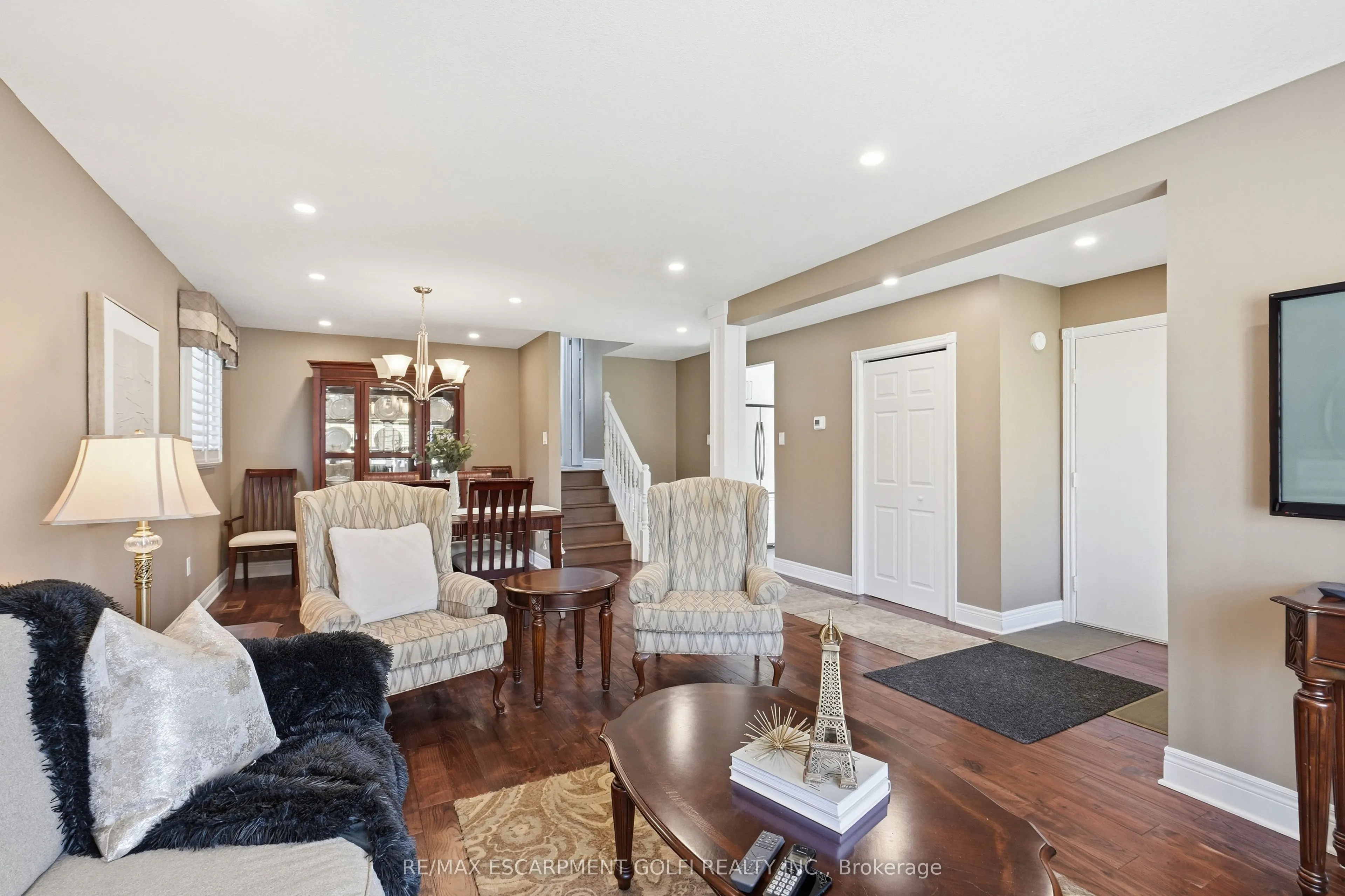99 Lynden Hill Crescent
