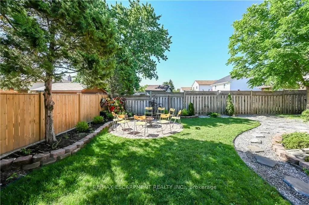 296 WINTERBERRY Drive #LOWER