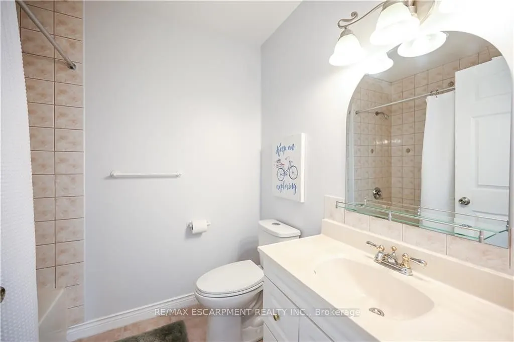 296 WINTERBERRY Drive #LOWER