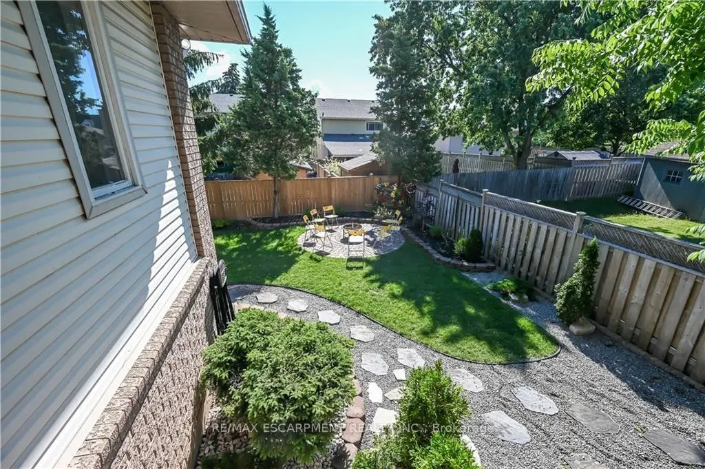 296 WINTERBERRY Drive #LOWER