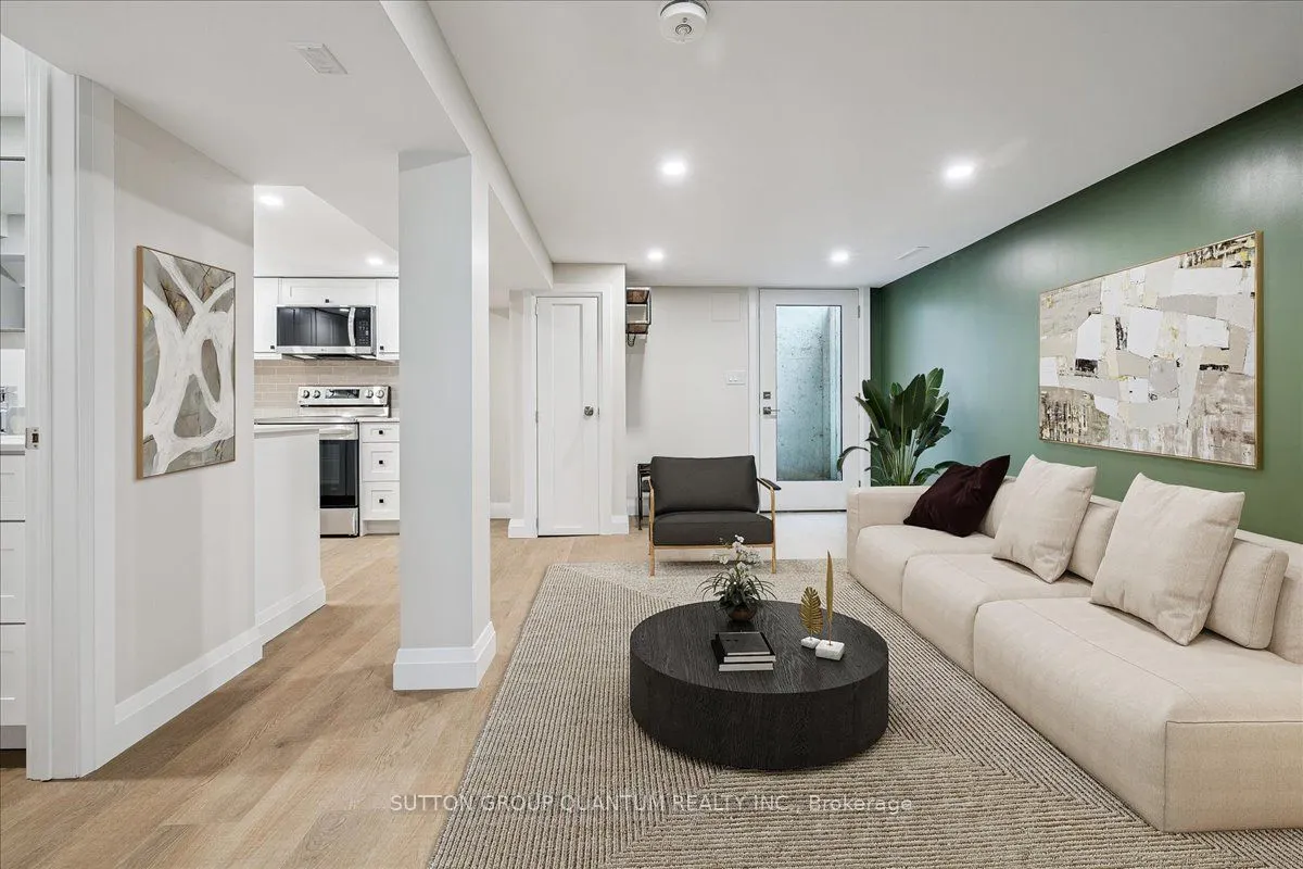 18 Pleasant Avenue