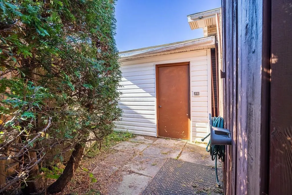 24 Chartwell Drive