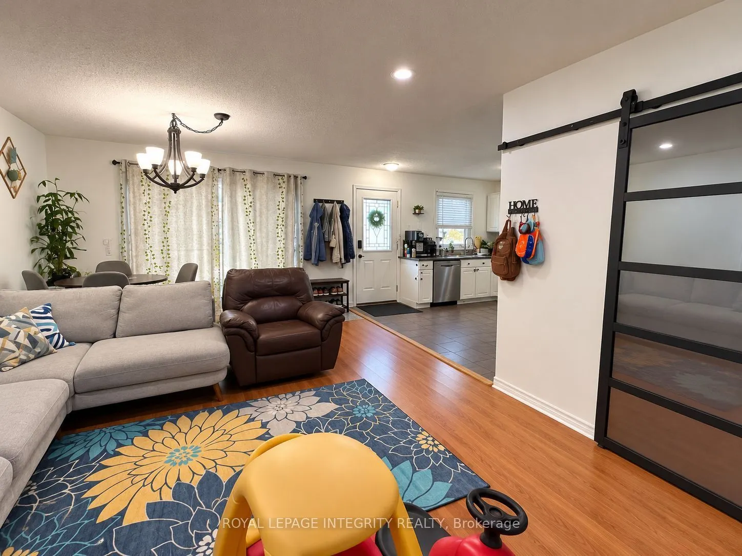 58 BINSCARTH Crescent #Upper Unit