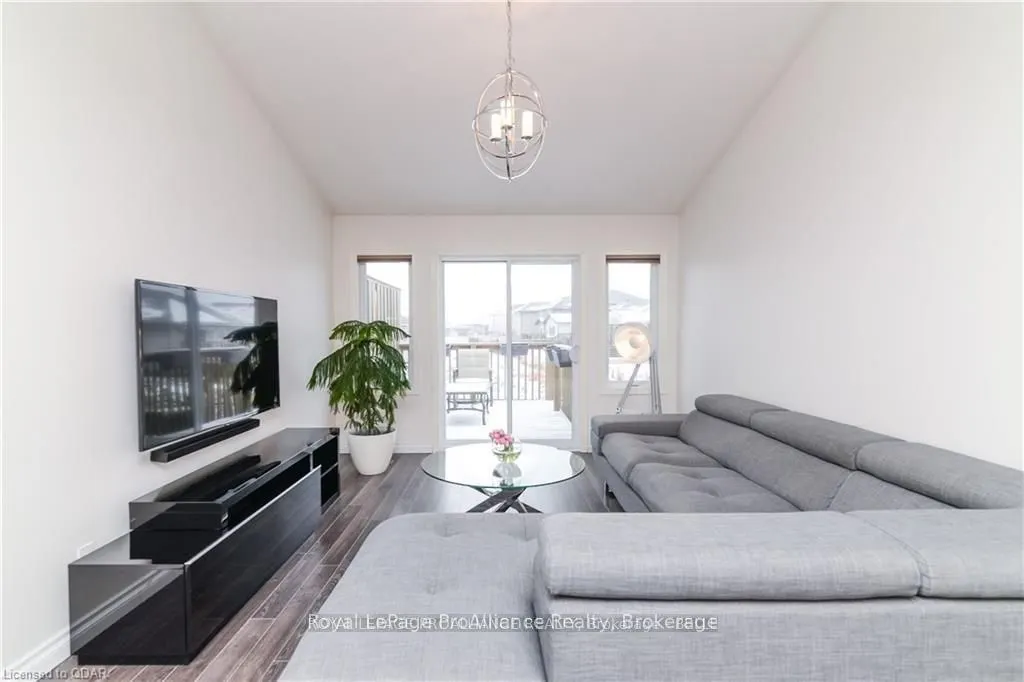 31 Chinook Street