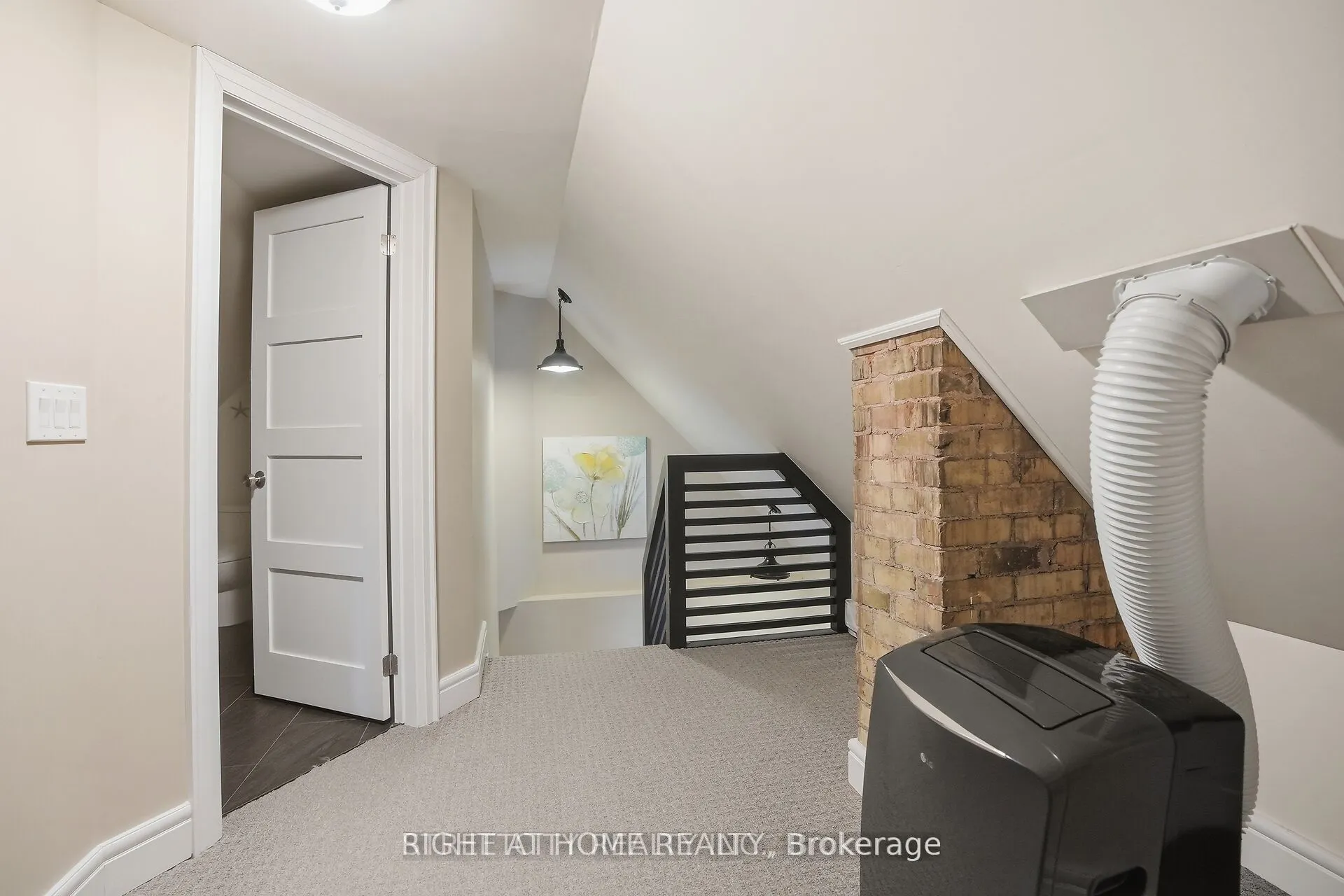 24 HINCKS Street