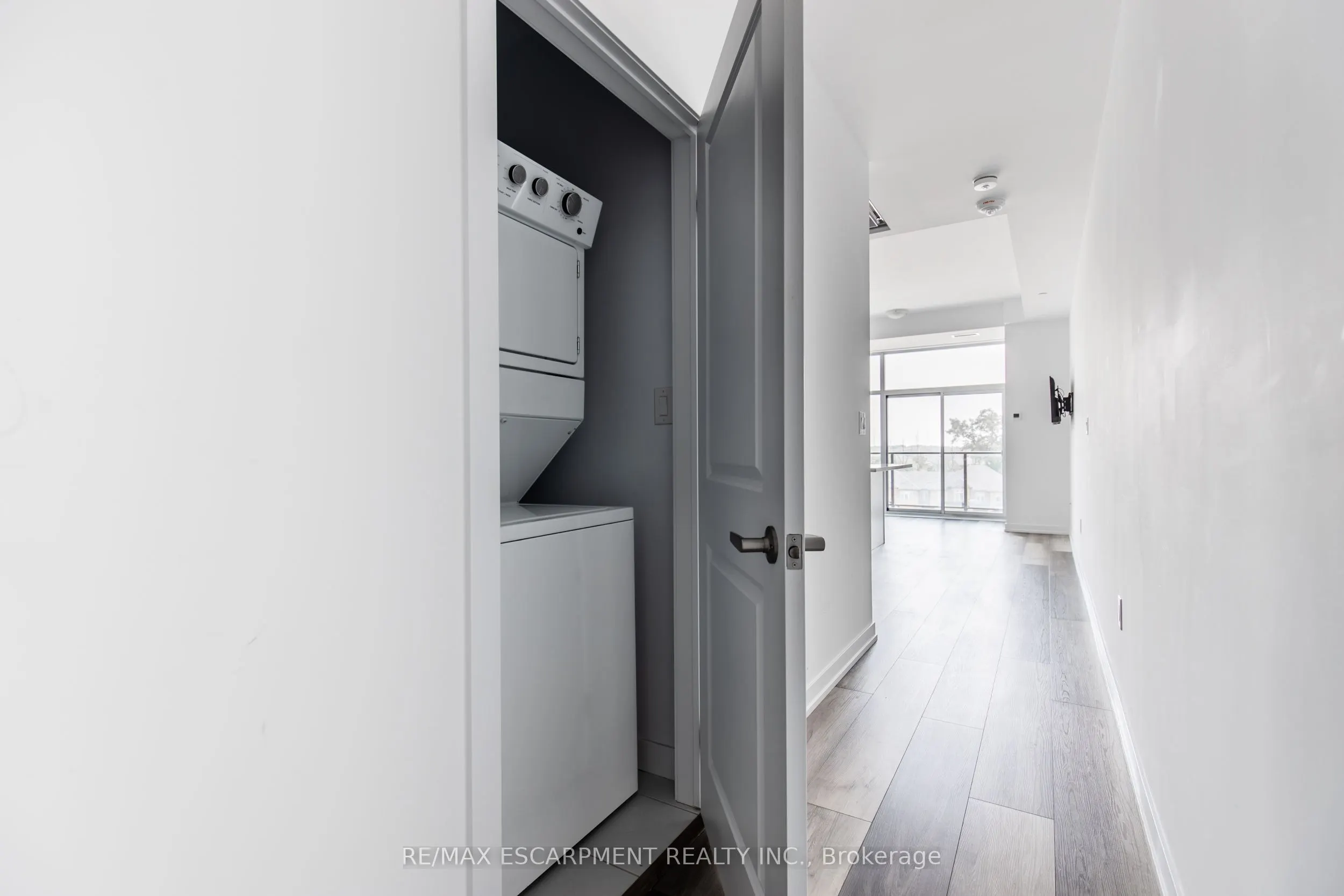 450 Dundas Street E #416