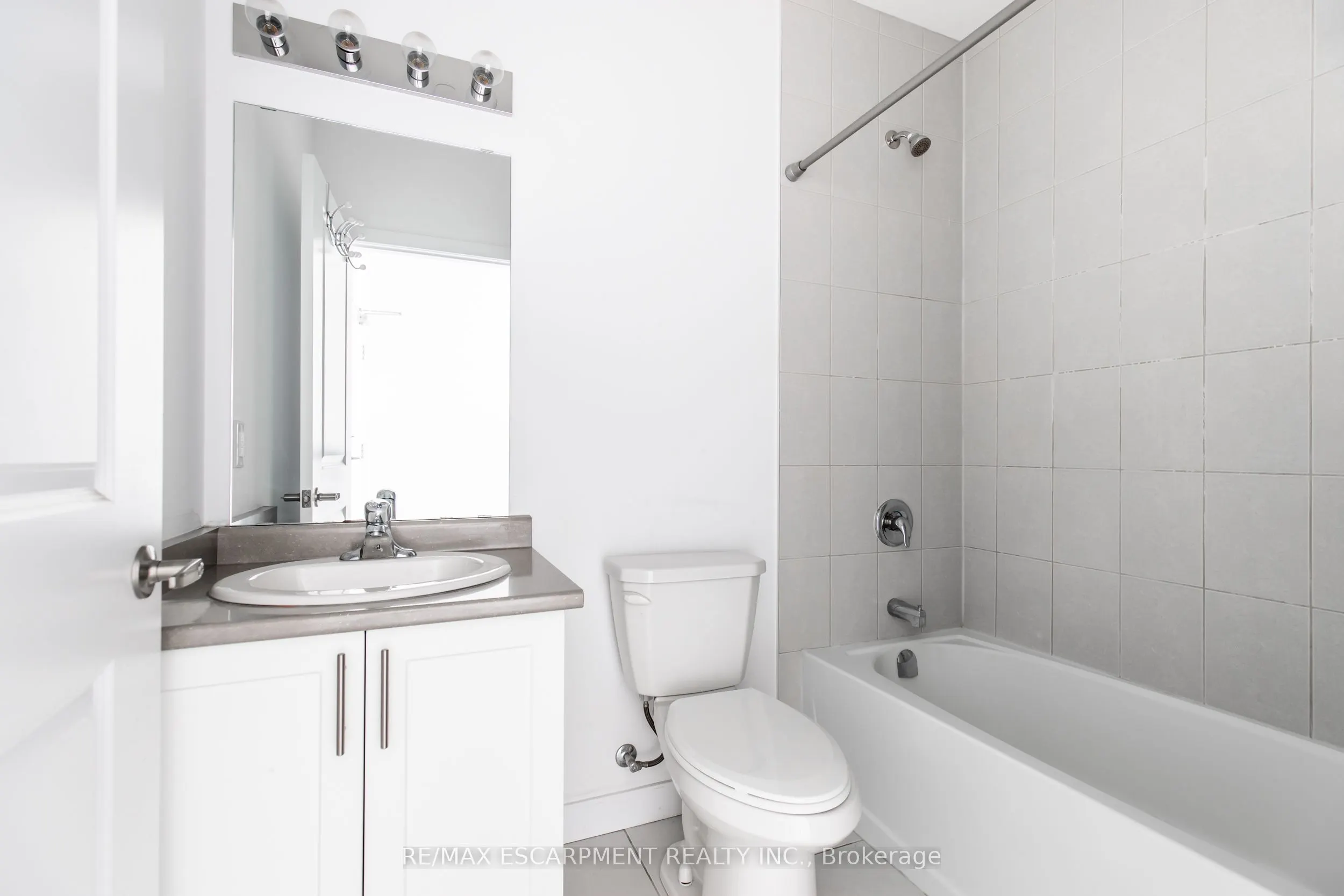 450 Dundas Street E #416