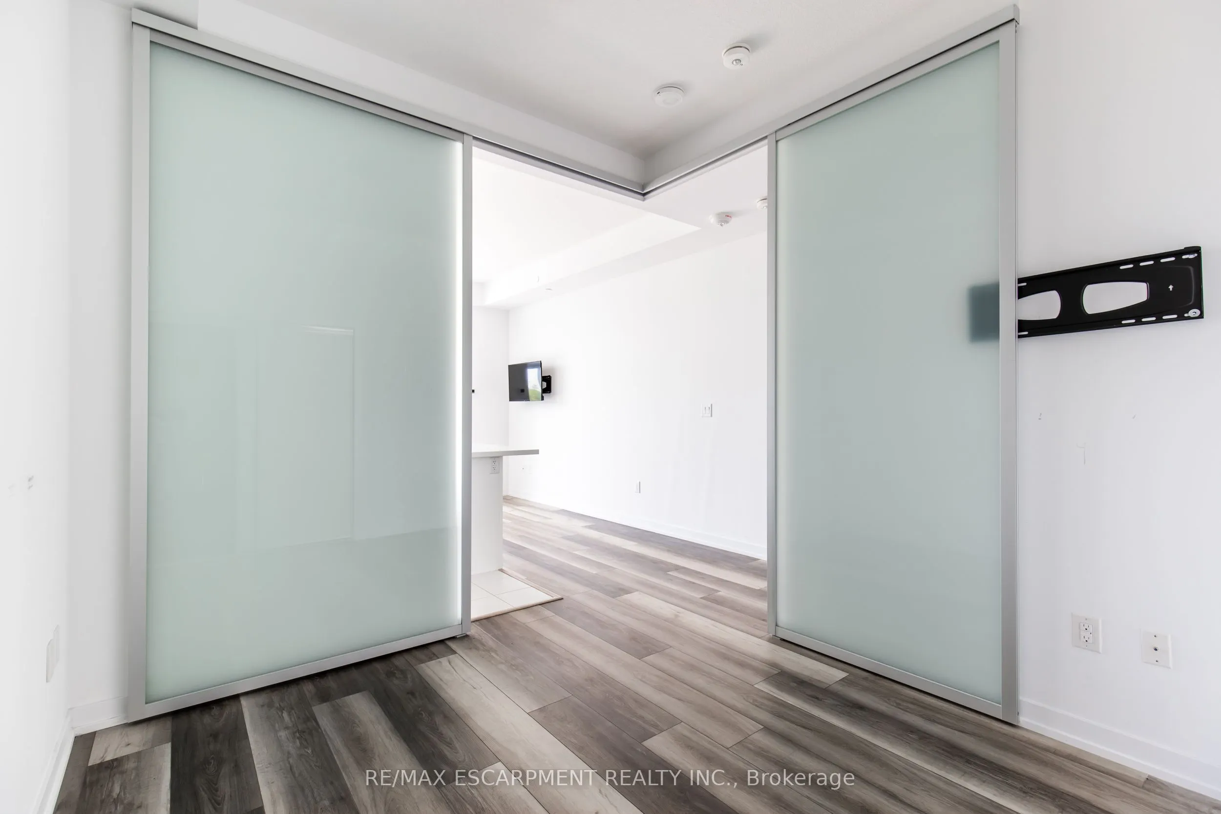 450 Dundas Street E #416