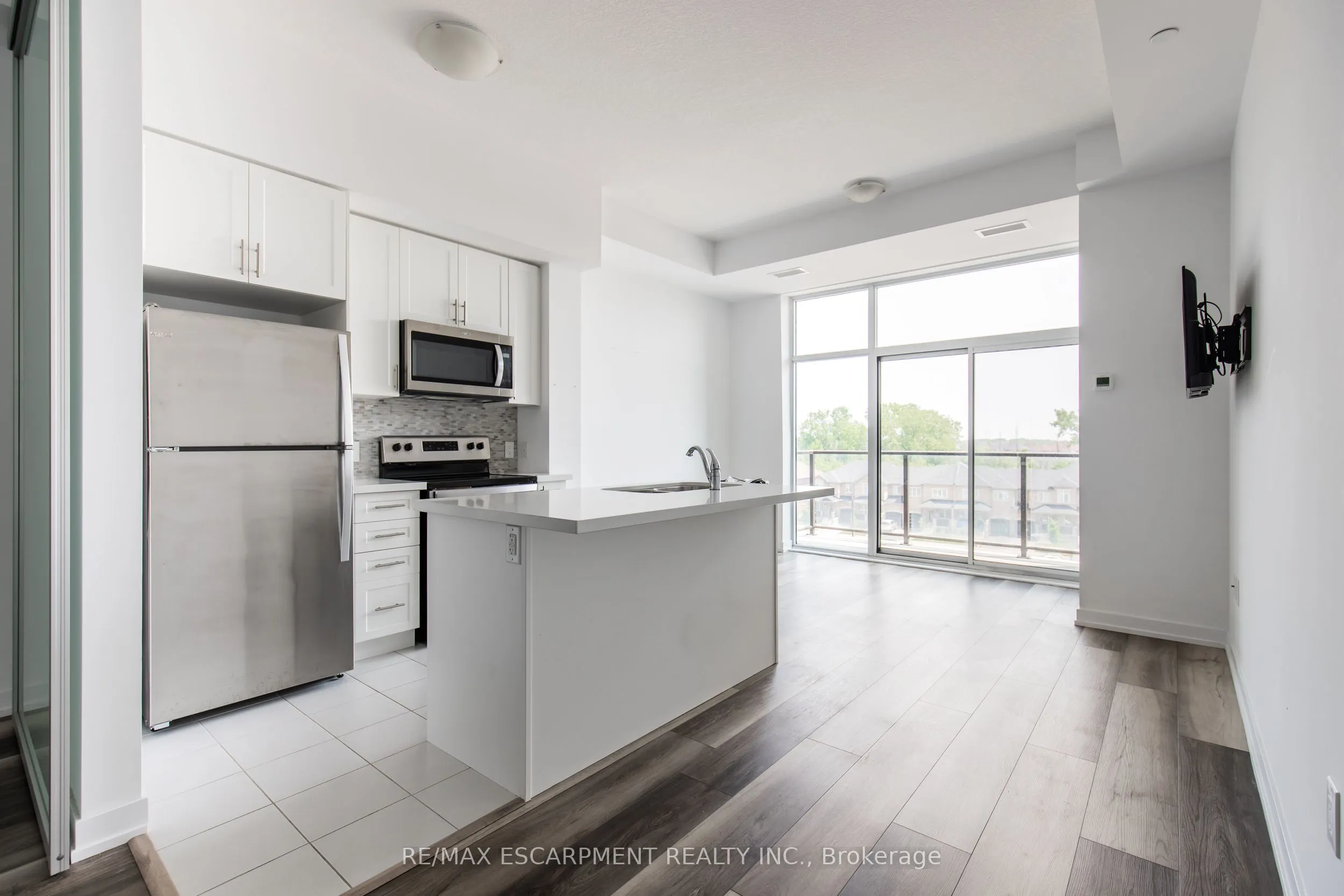 450 Dundas Street E #416