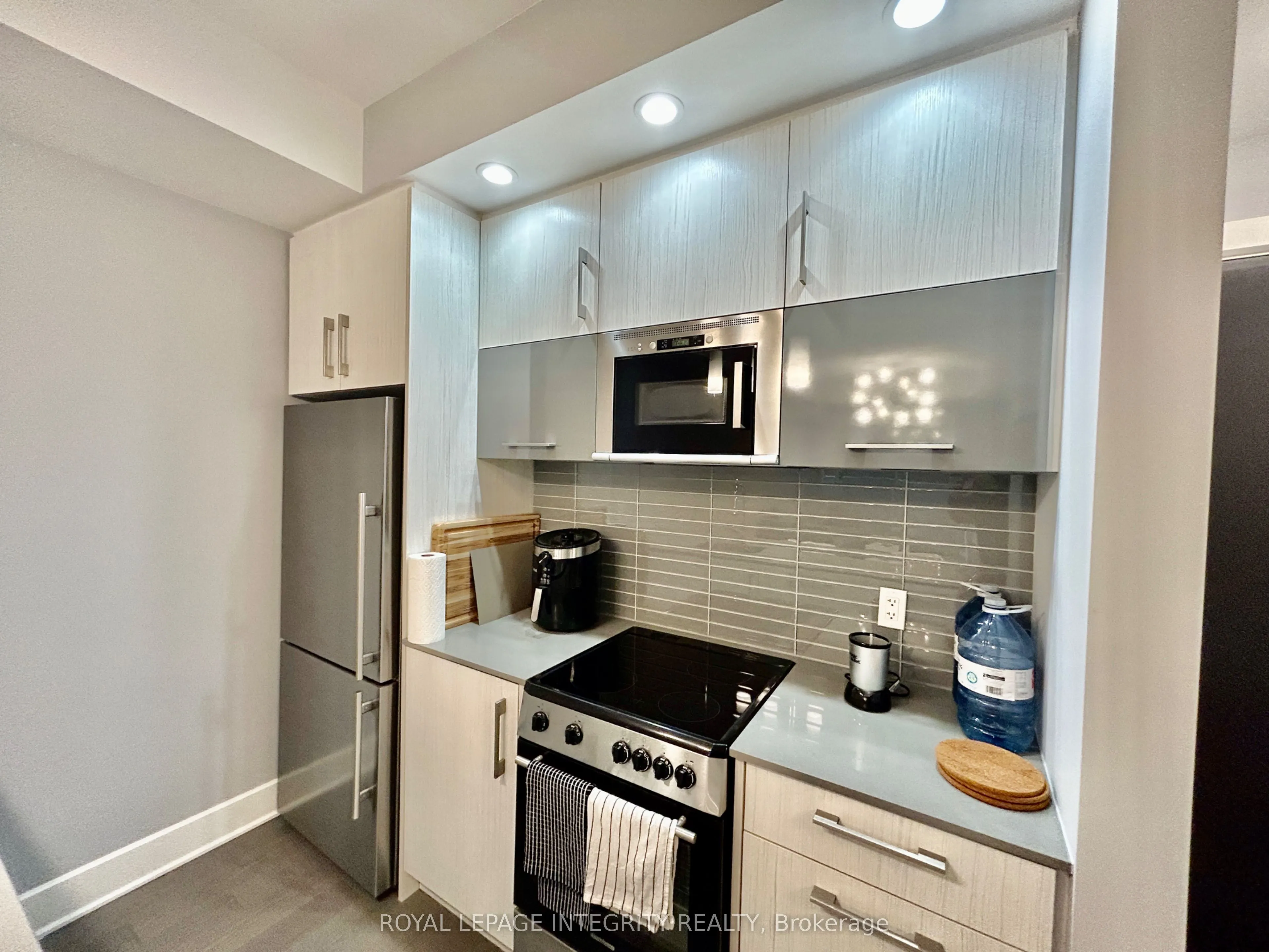 255 Bay Street #506
