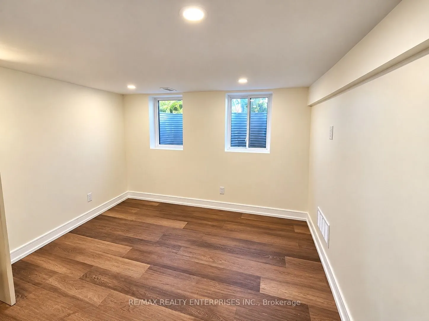 60 Royal Manor Drive #Lower