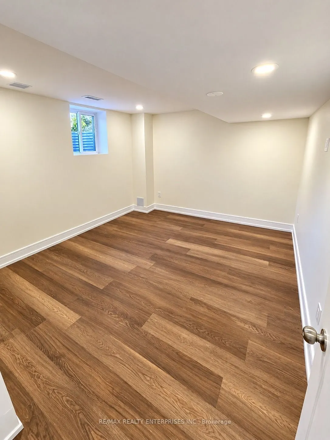 60 Royal Manor Drive #Lower