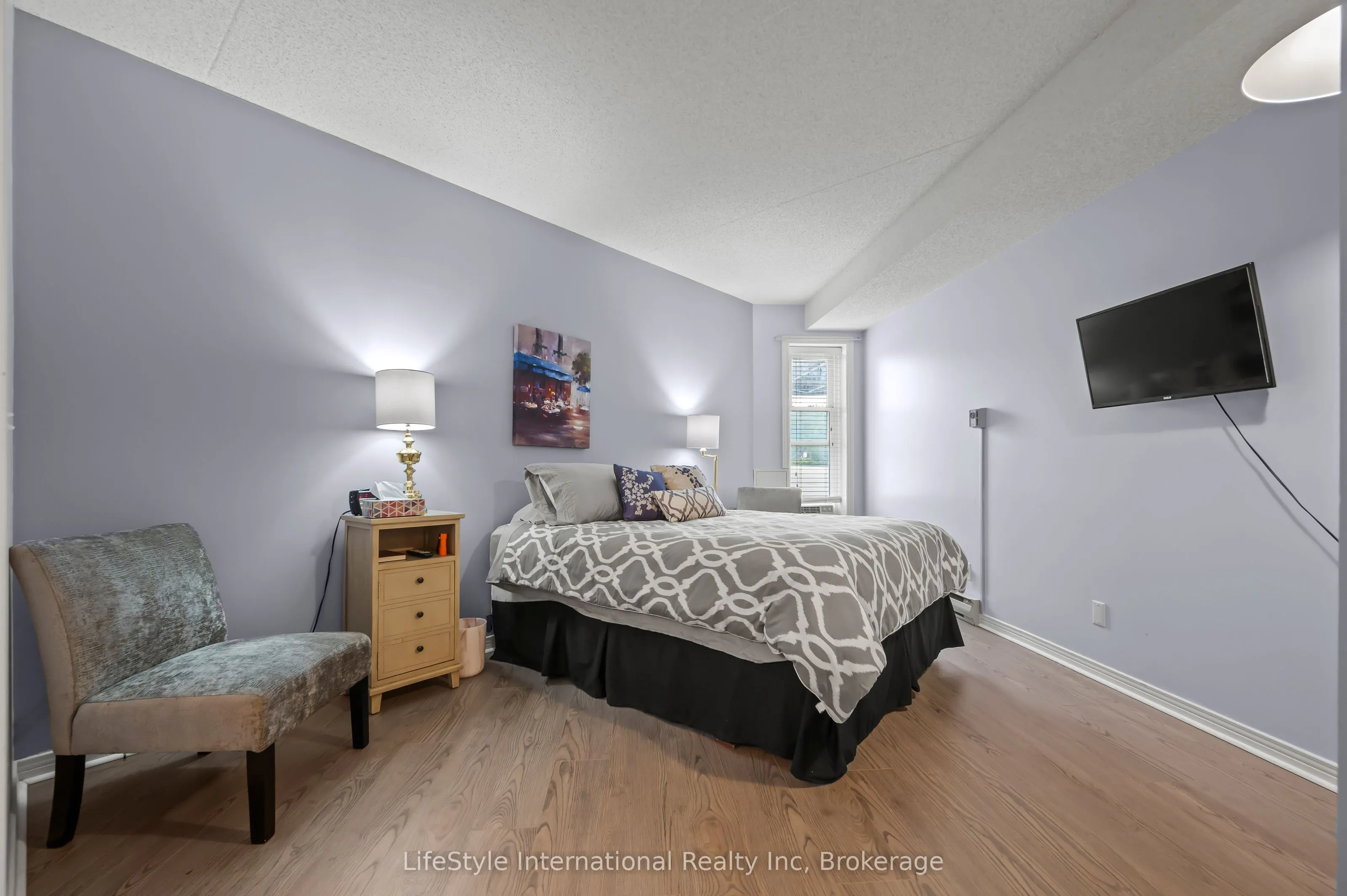 208 Silvercreek Parkway N #205