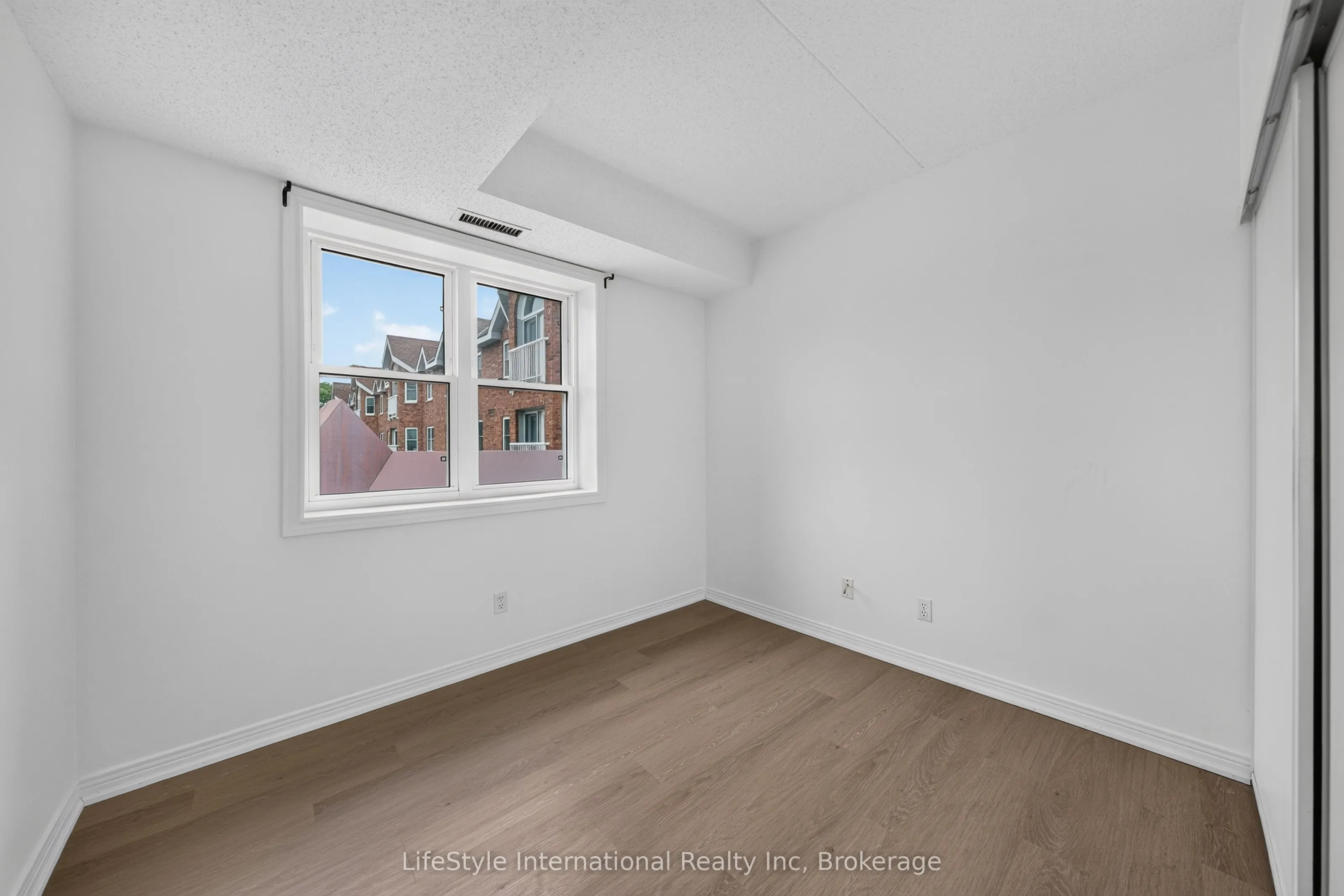 208 Silvercreek Parkway N #205