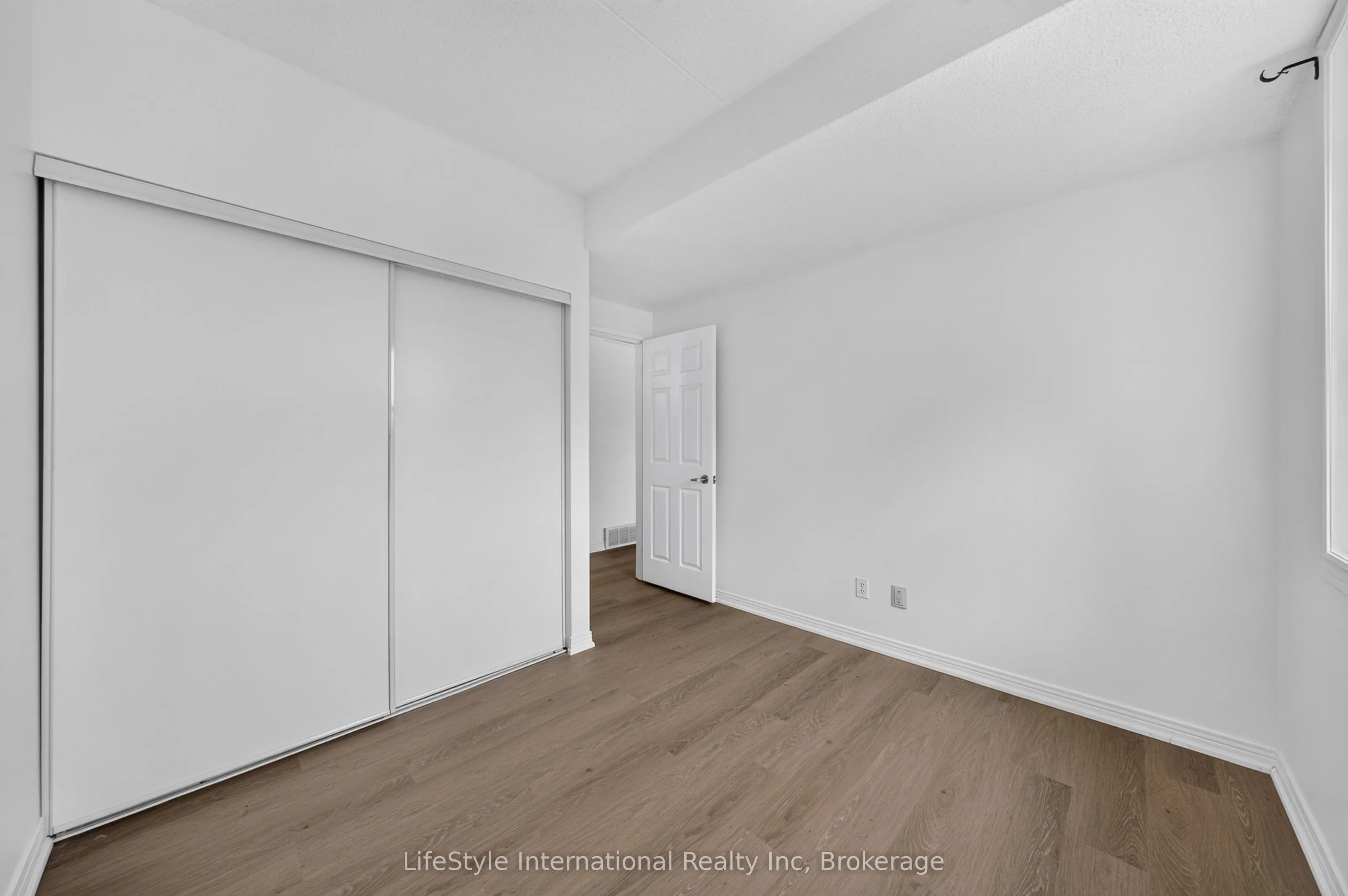 208 Silvercreek Parkway N #205
