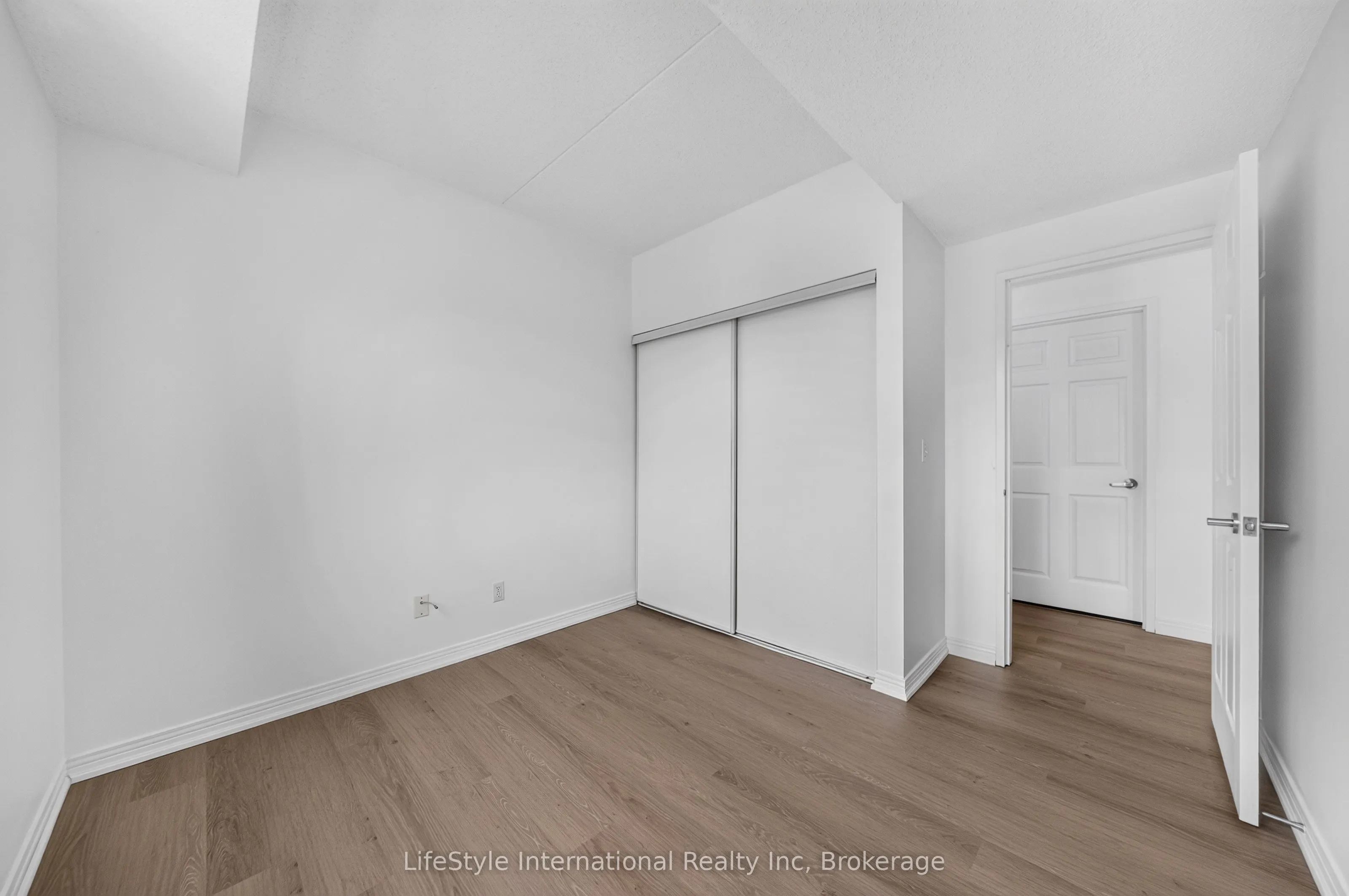 208 Silvercreek Parkway N #205
