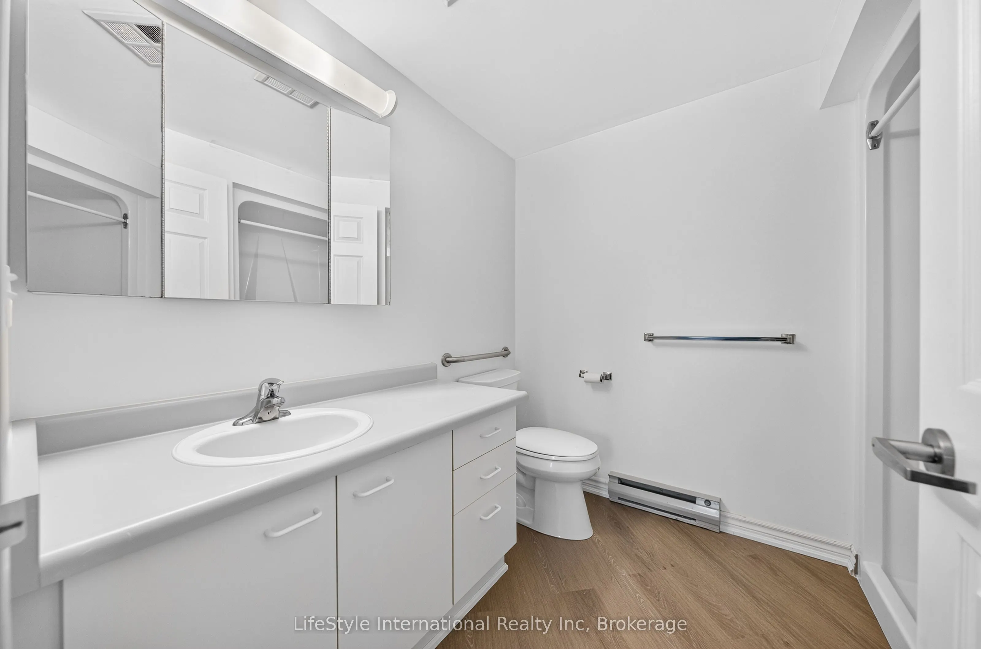 208 Silvercreek Parkway N #205