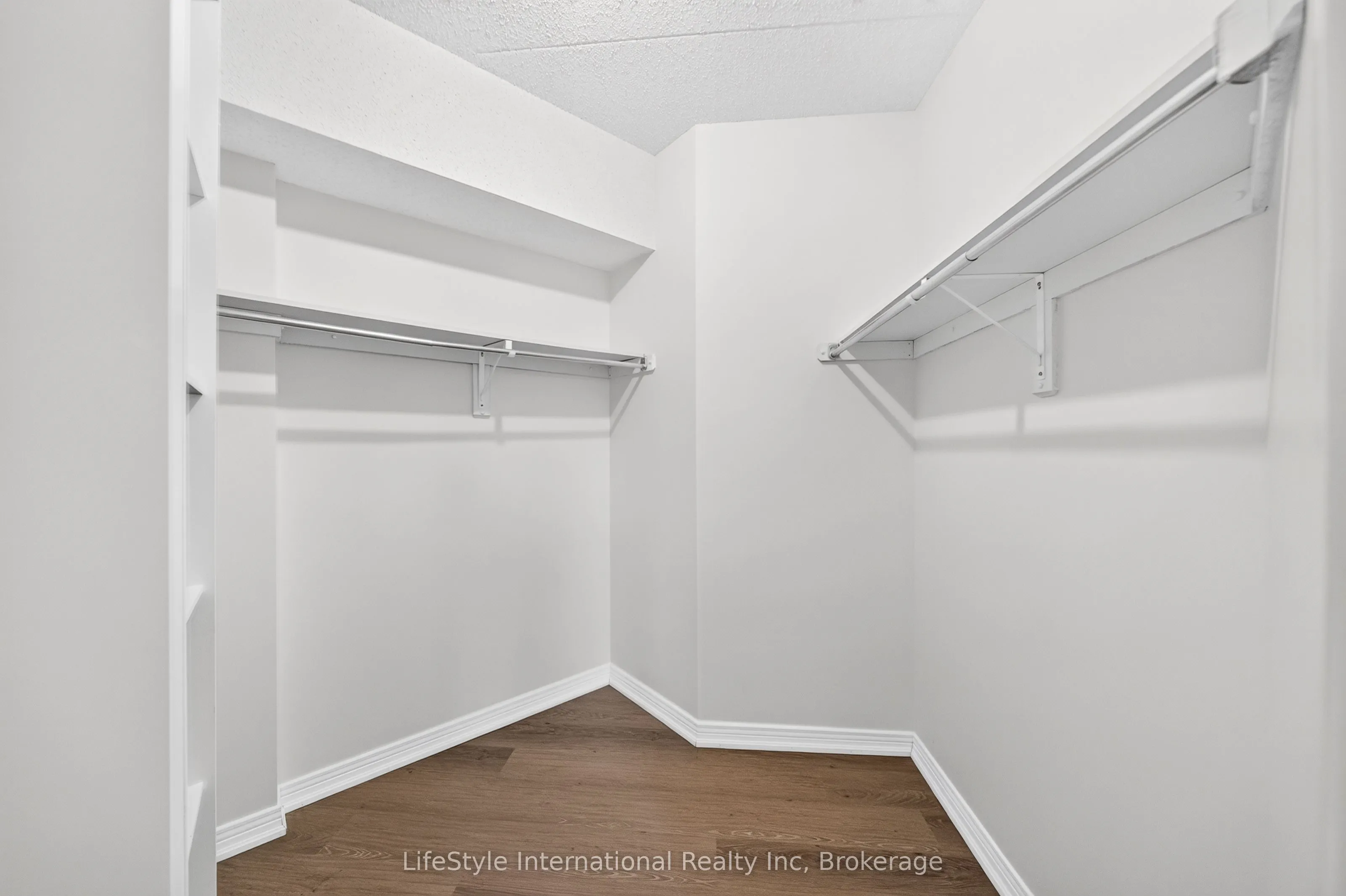208 Silvercreek Parkway N #205