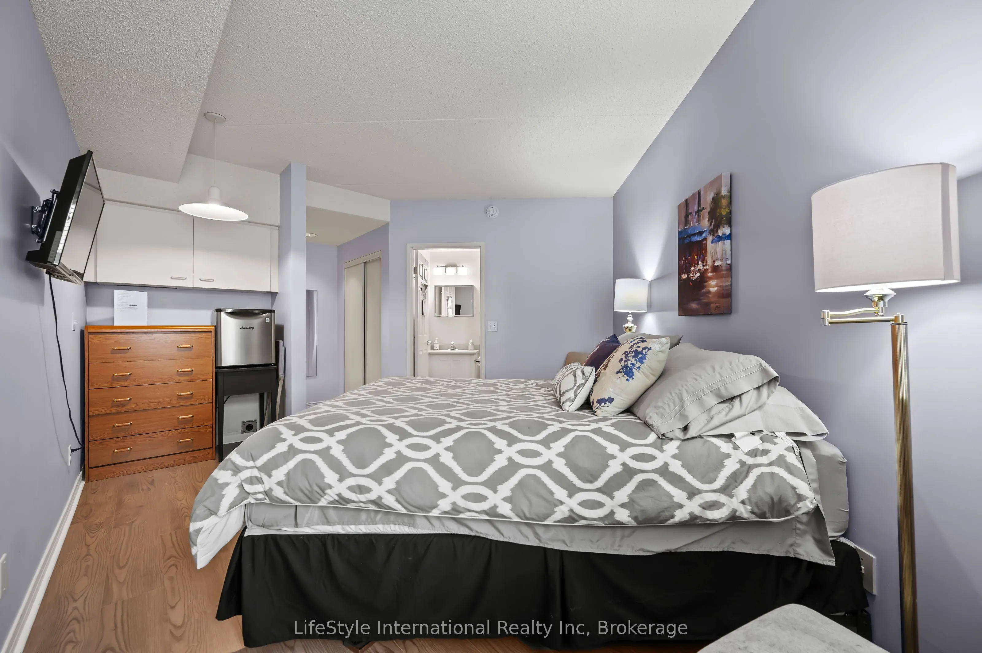 208 Silvercreek Parkway N #213