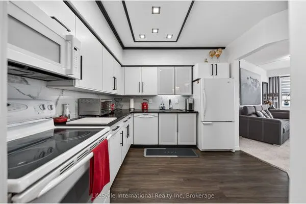 208 Silvercreek Parkway N #213