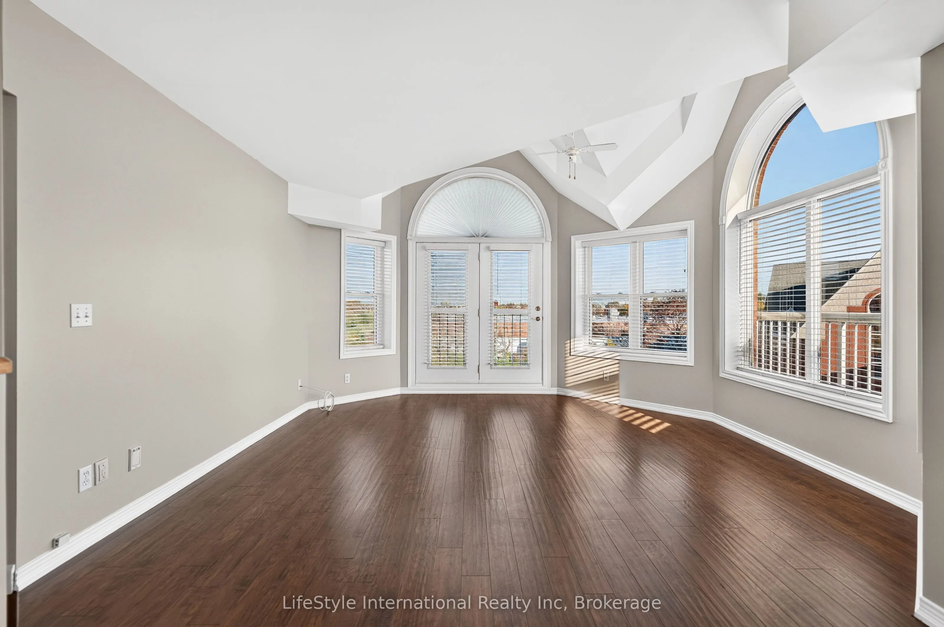 208 Silvercreek Parkway N #306