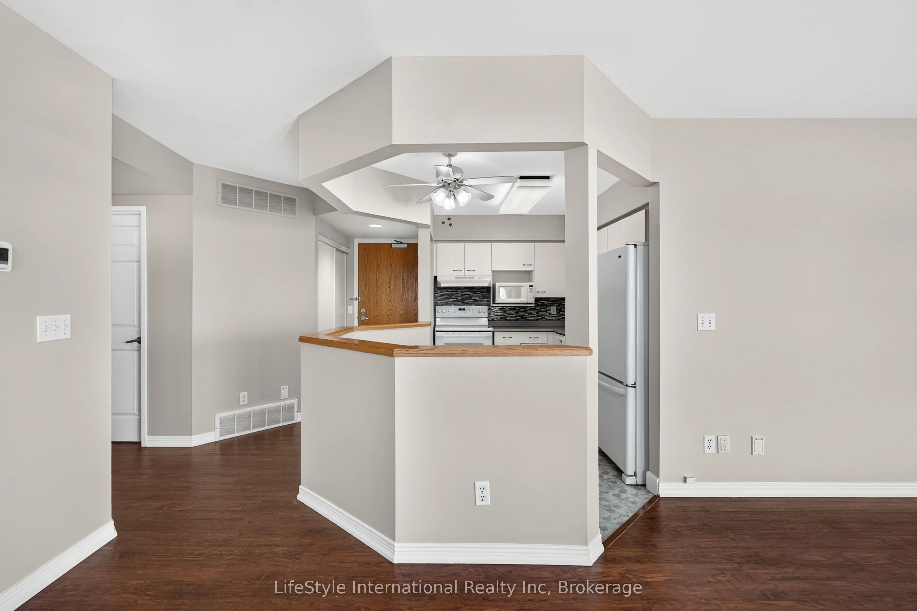 208 Silvercreek Parkway N #306