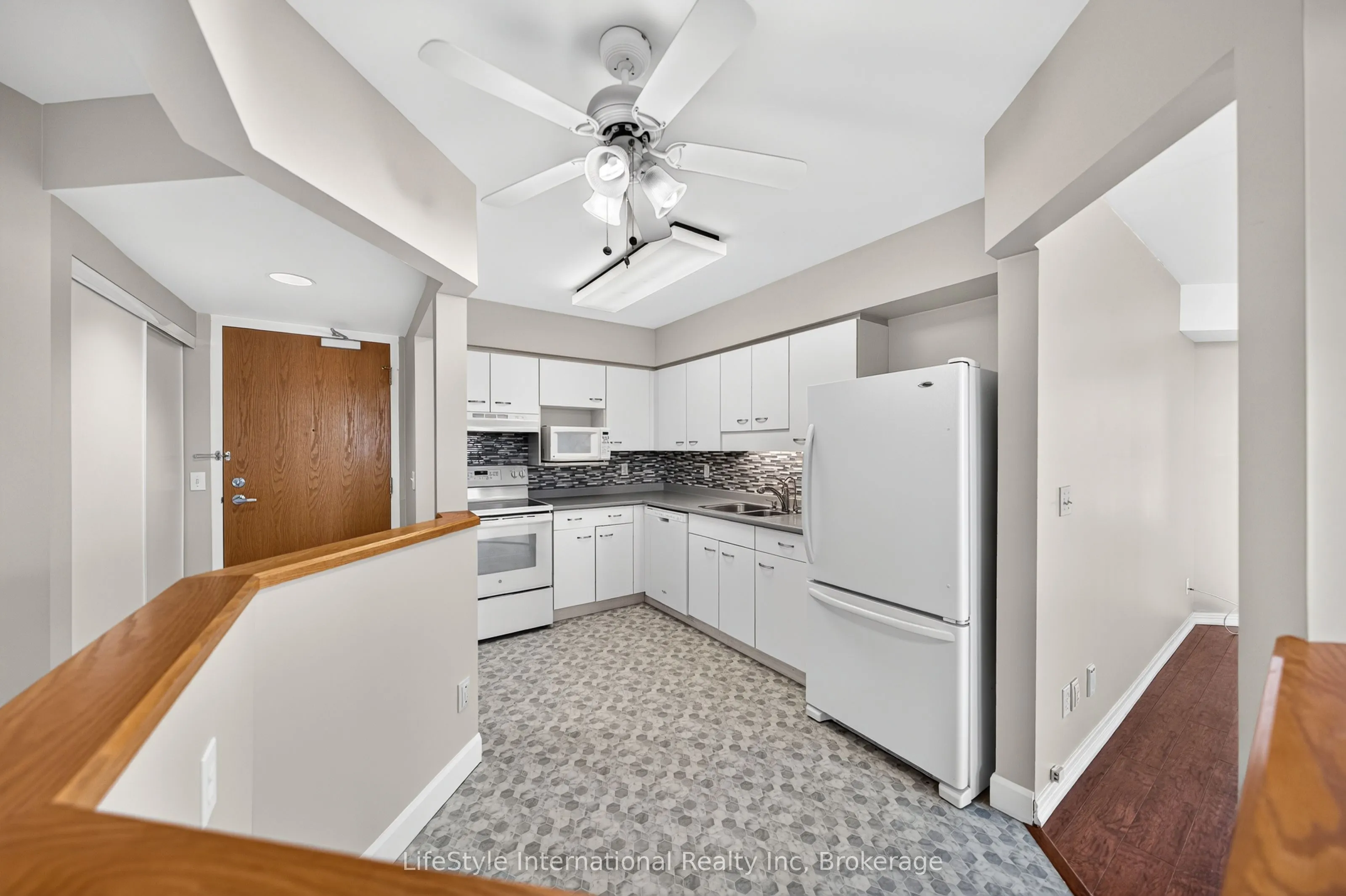 208 Silvercreek Parkway N #306