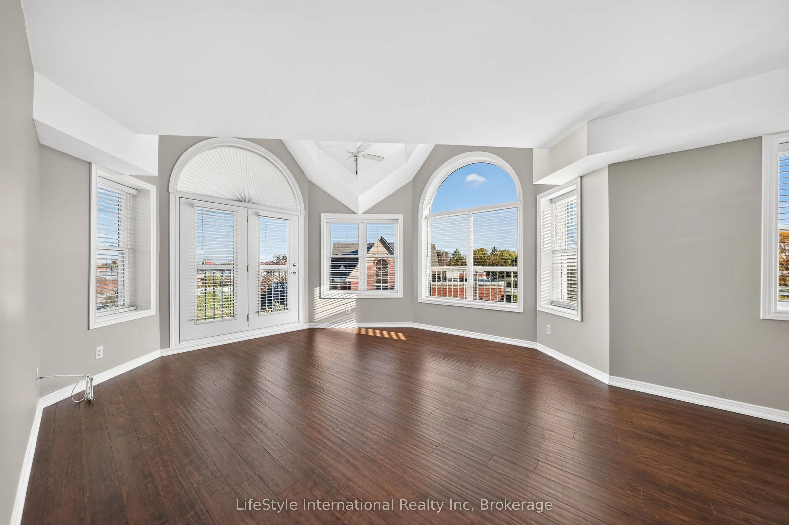 208 Silvercreek Parkway N #306