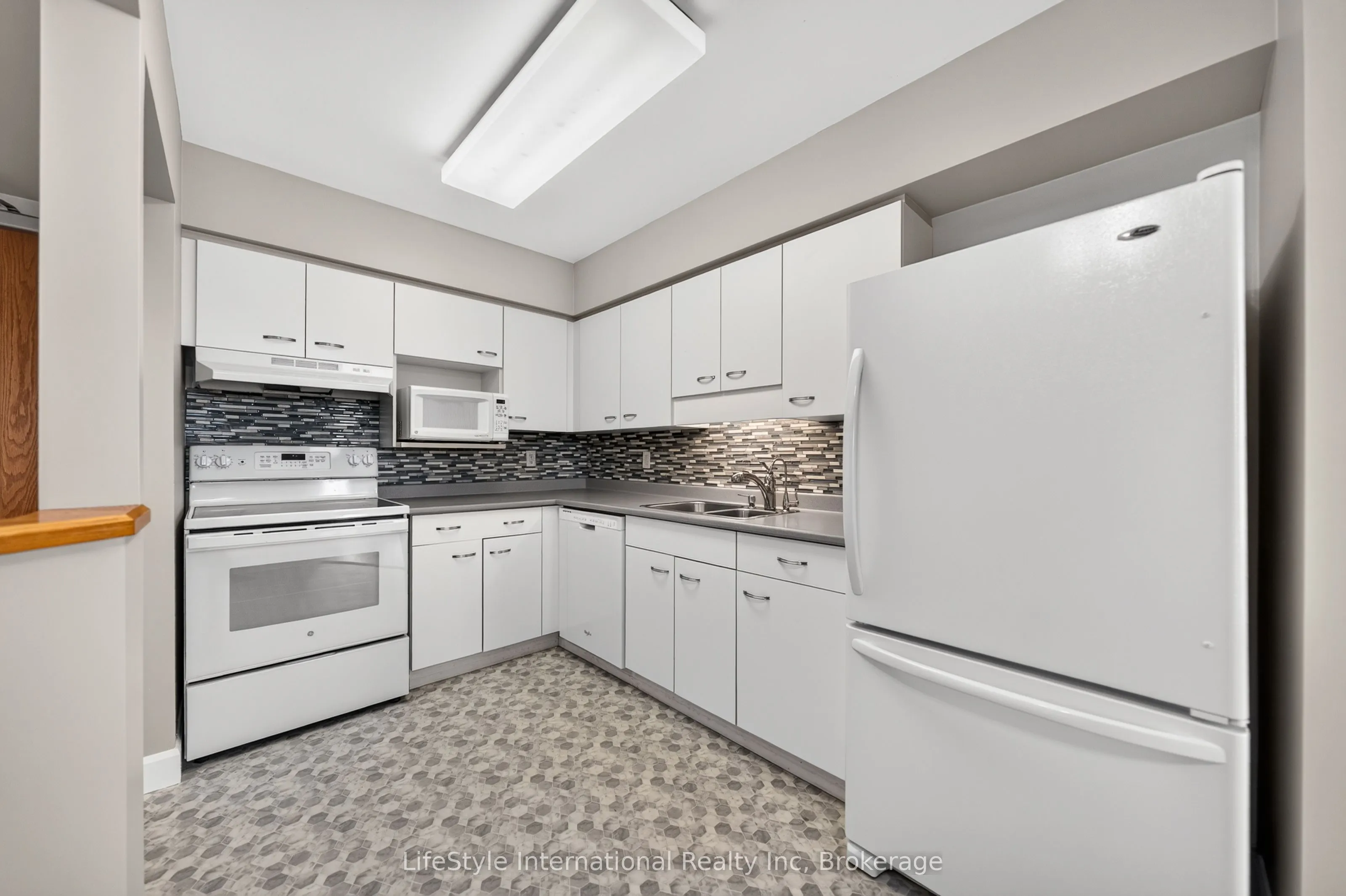 208 Silvercreek Parkway N #306
