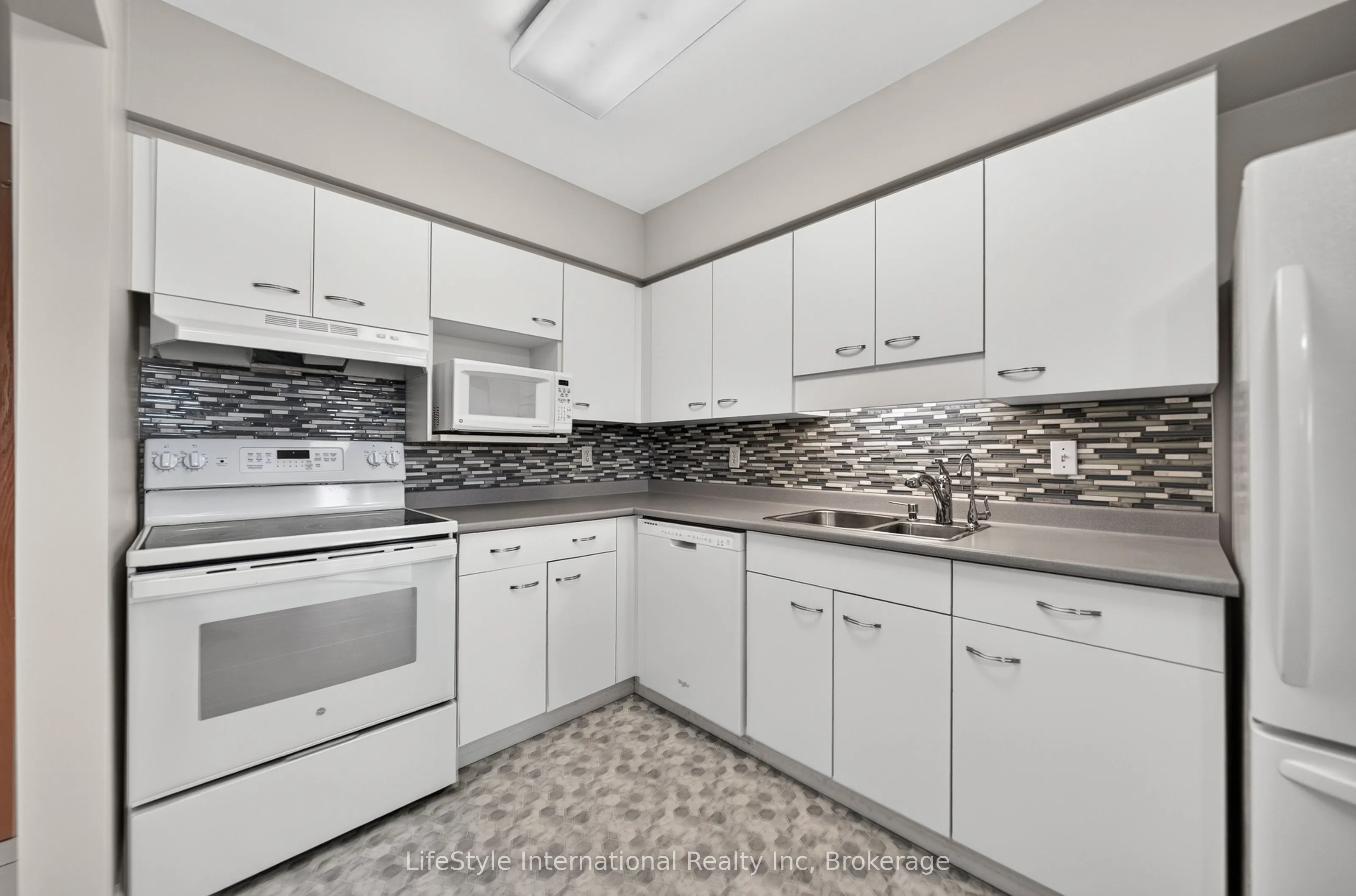 208 Silvercreek Parkway N #306