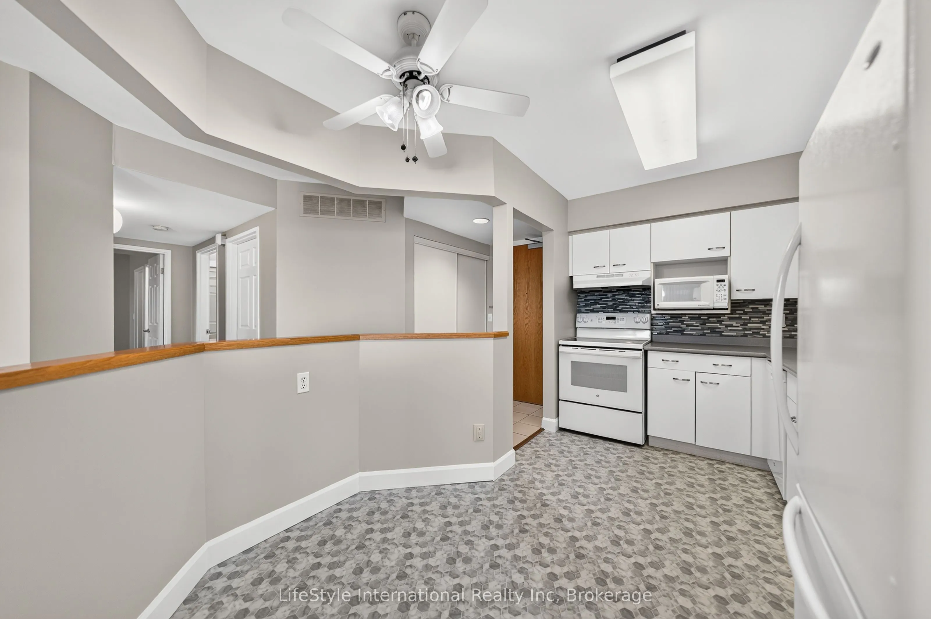 208 Silvercreek Parkway N #306