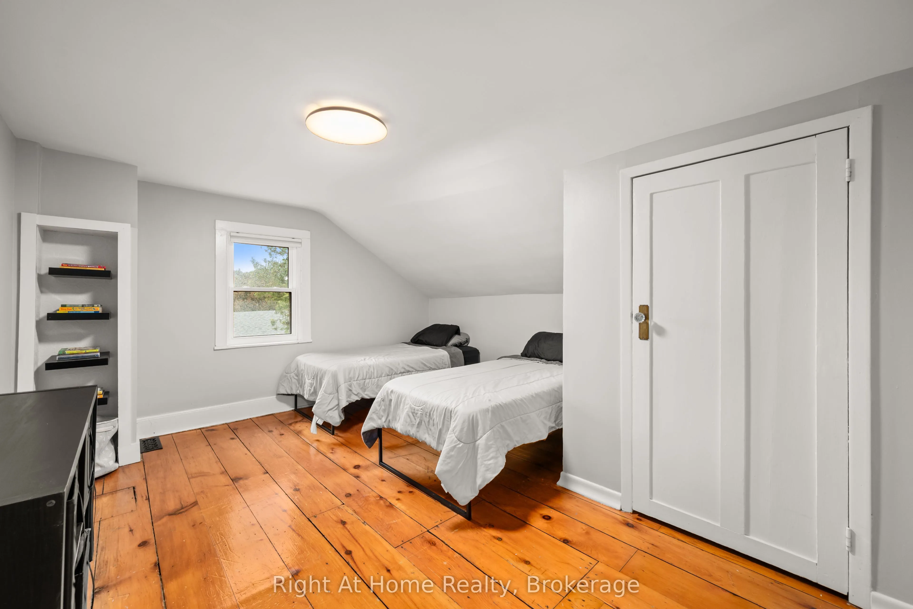 88 King Street E