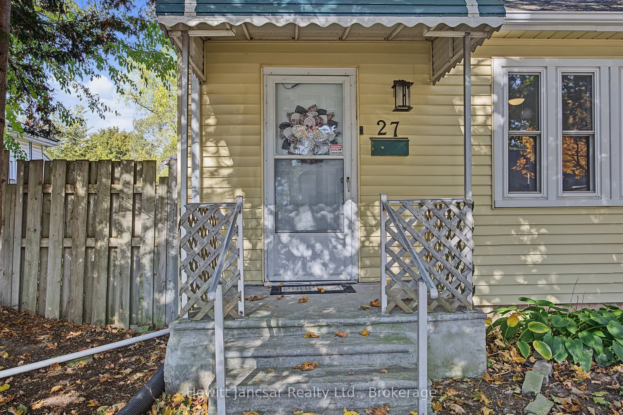 27 CHESTNUT Street W