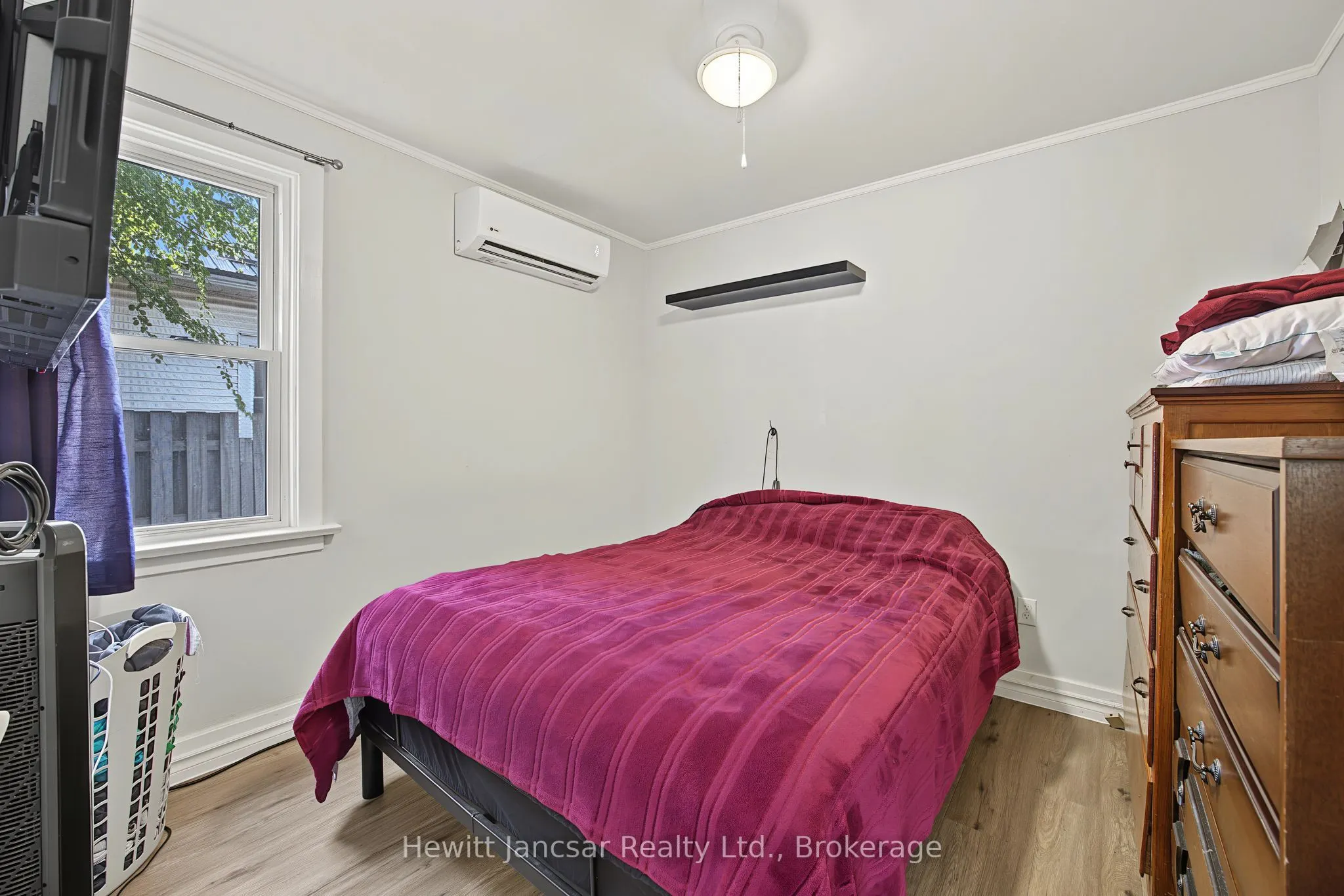 27 CHESTNUT Street W