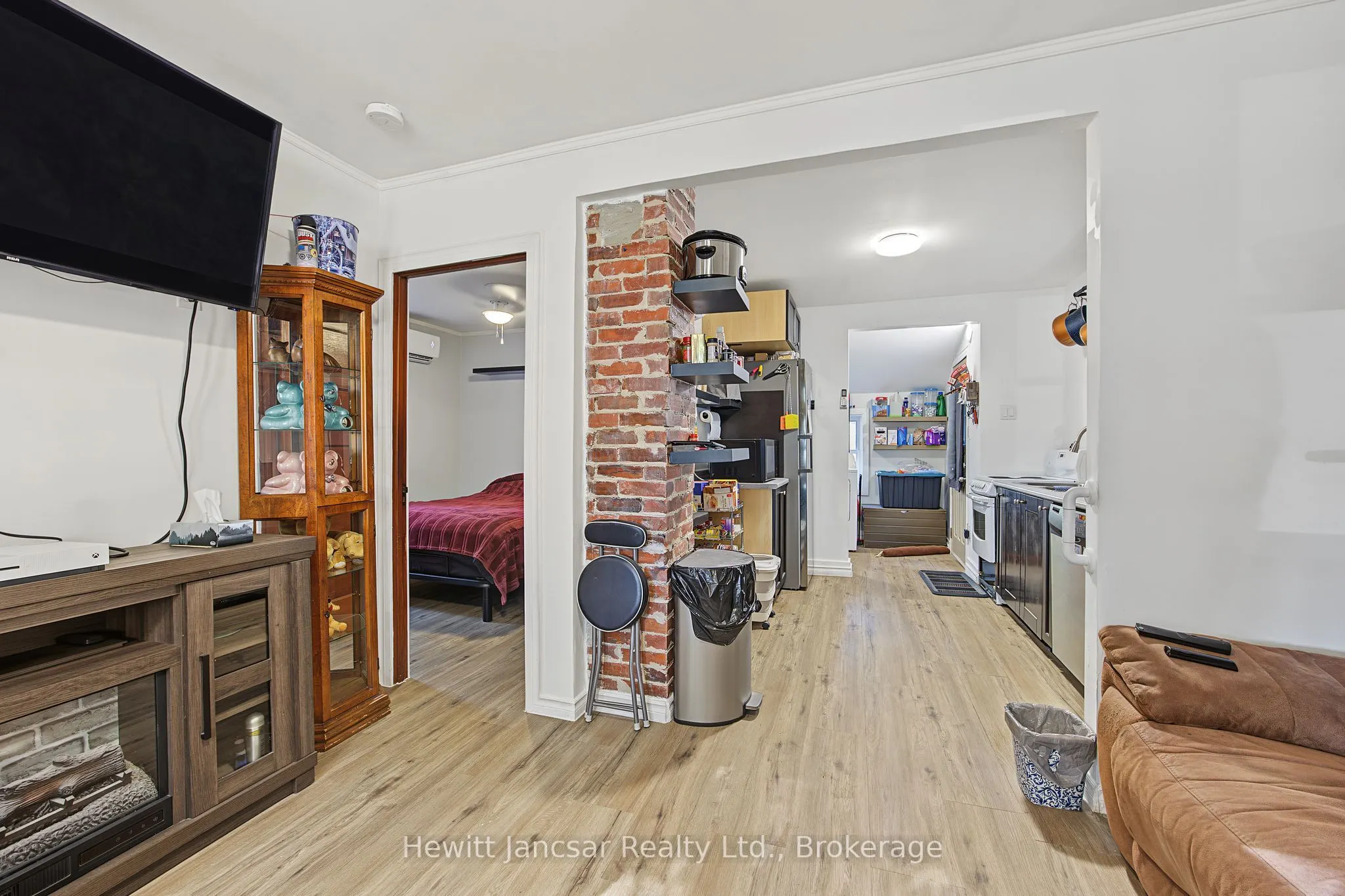 27 CHESTNUT Street W