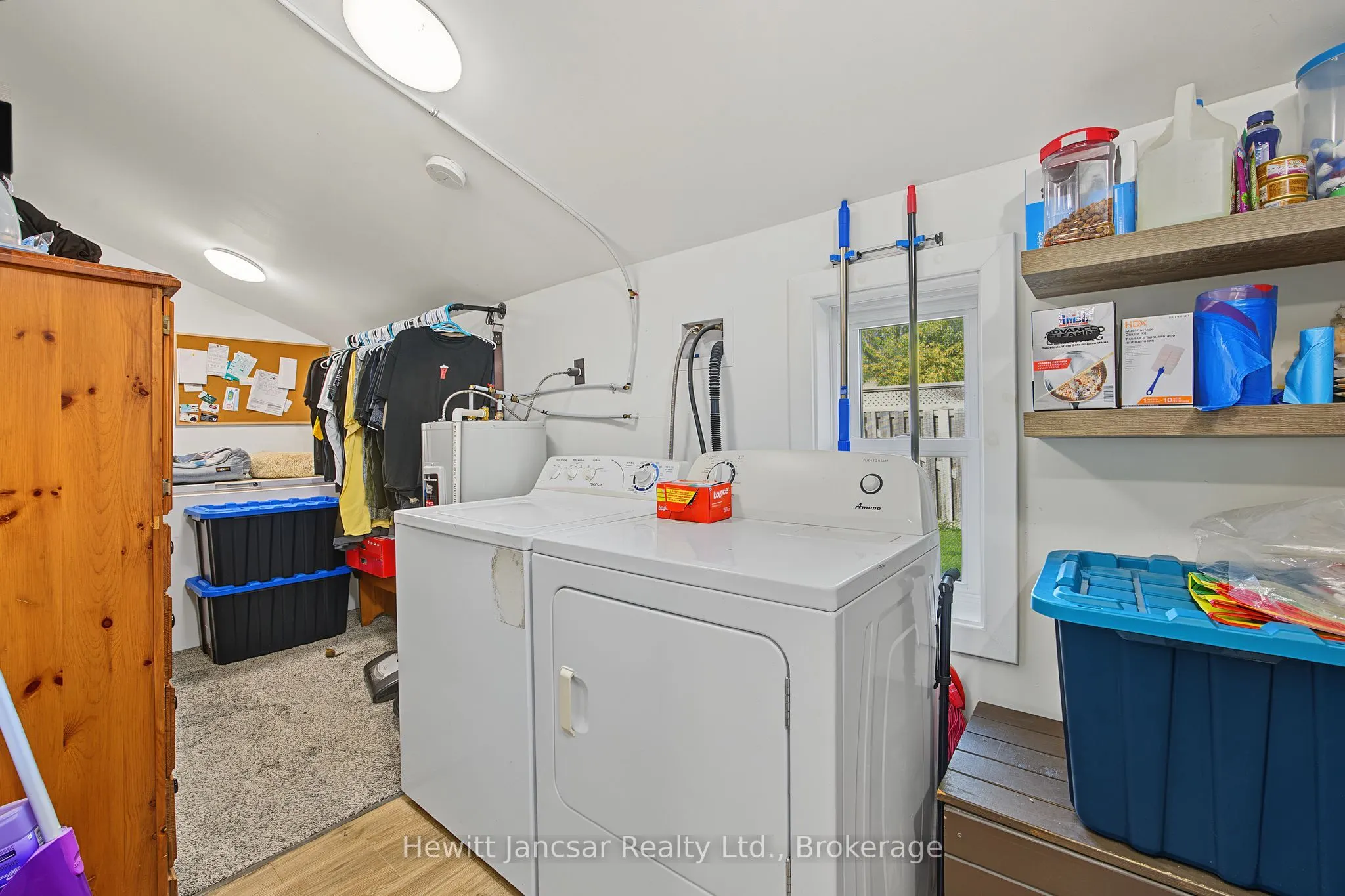 27 CHESTNUT Street W