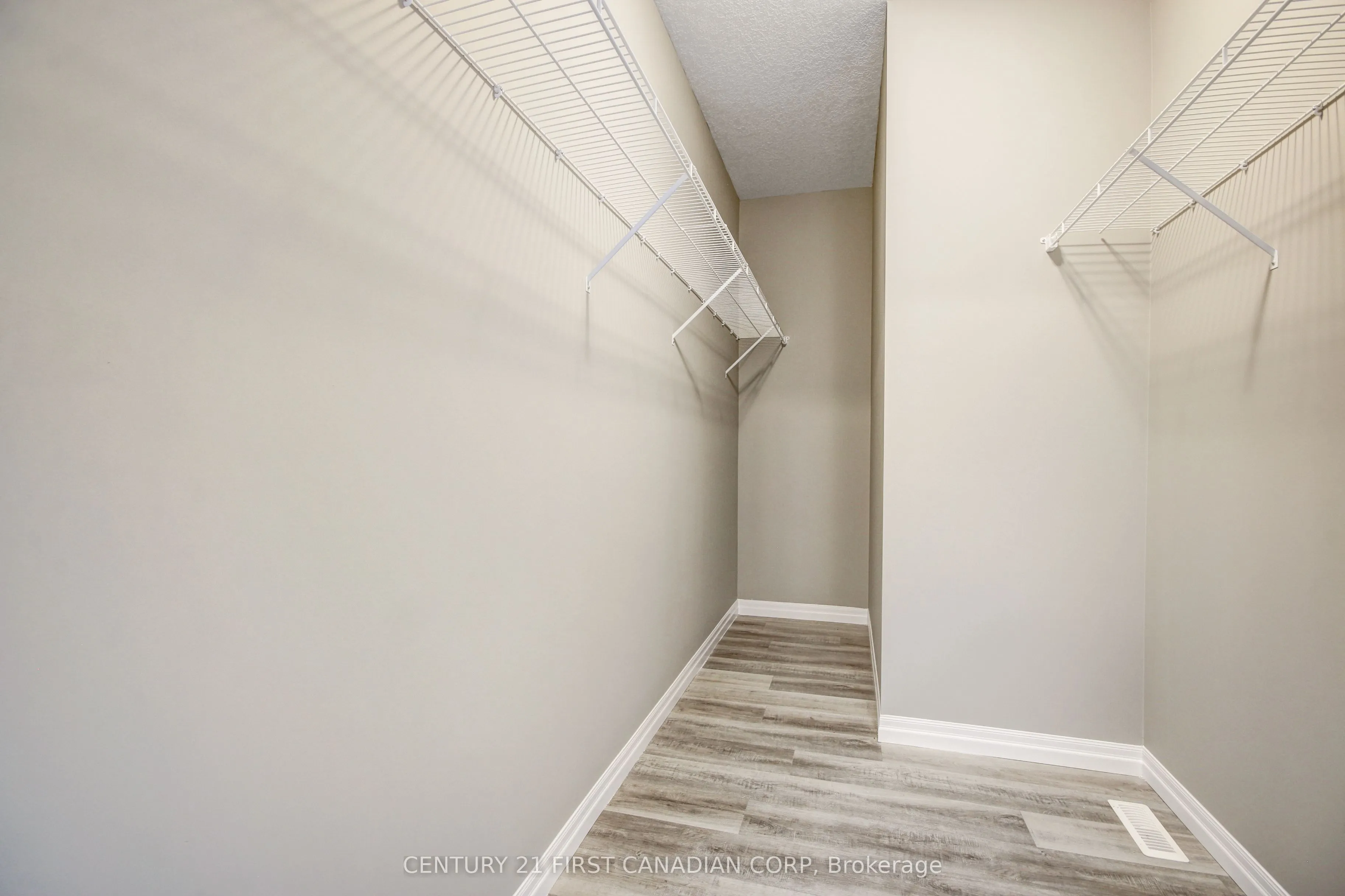 2920 Lemieux Walk