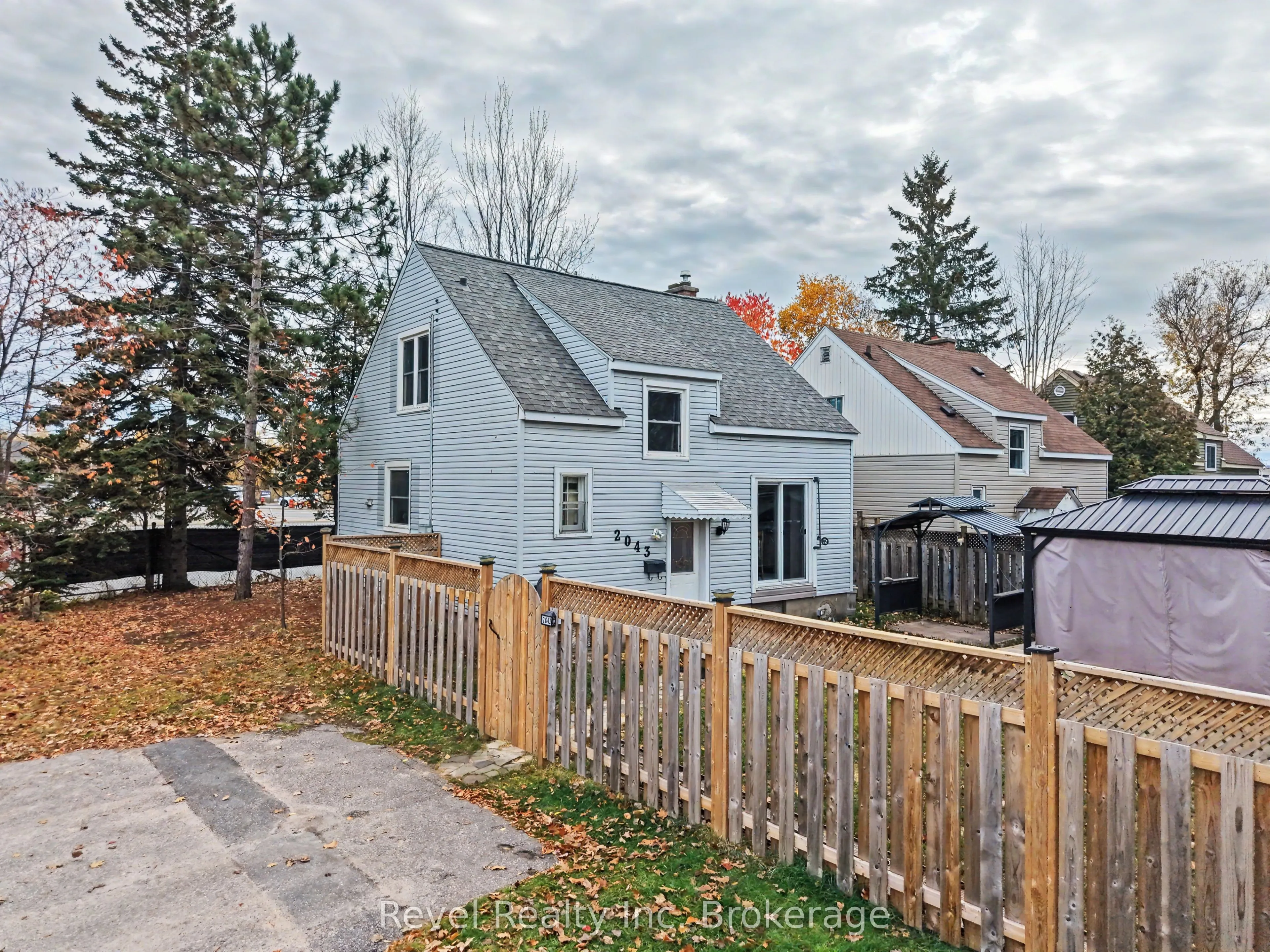 2043 Drew Street