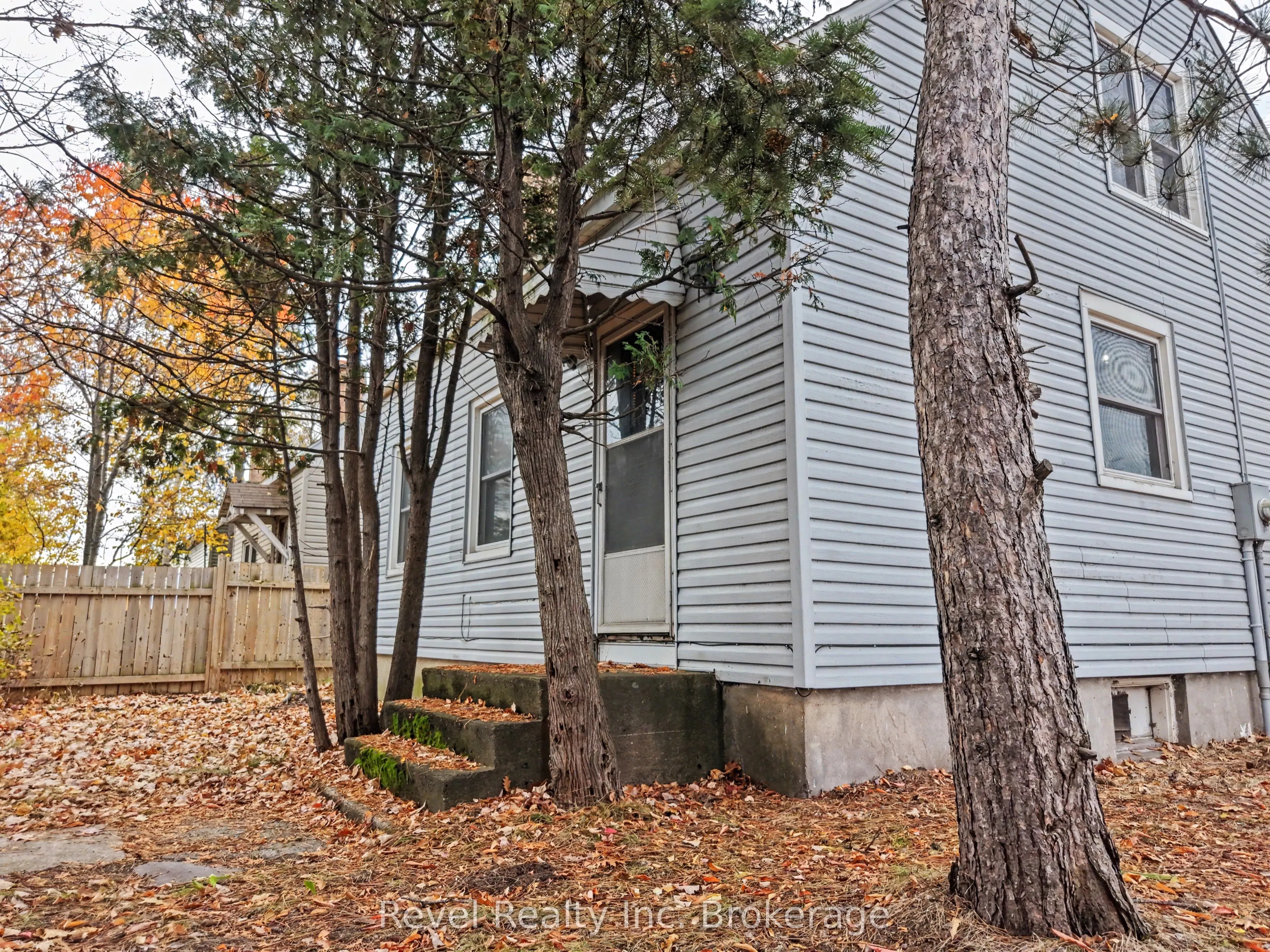 2043 Drew Street