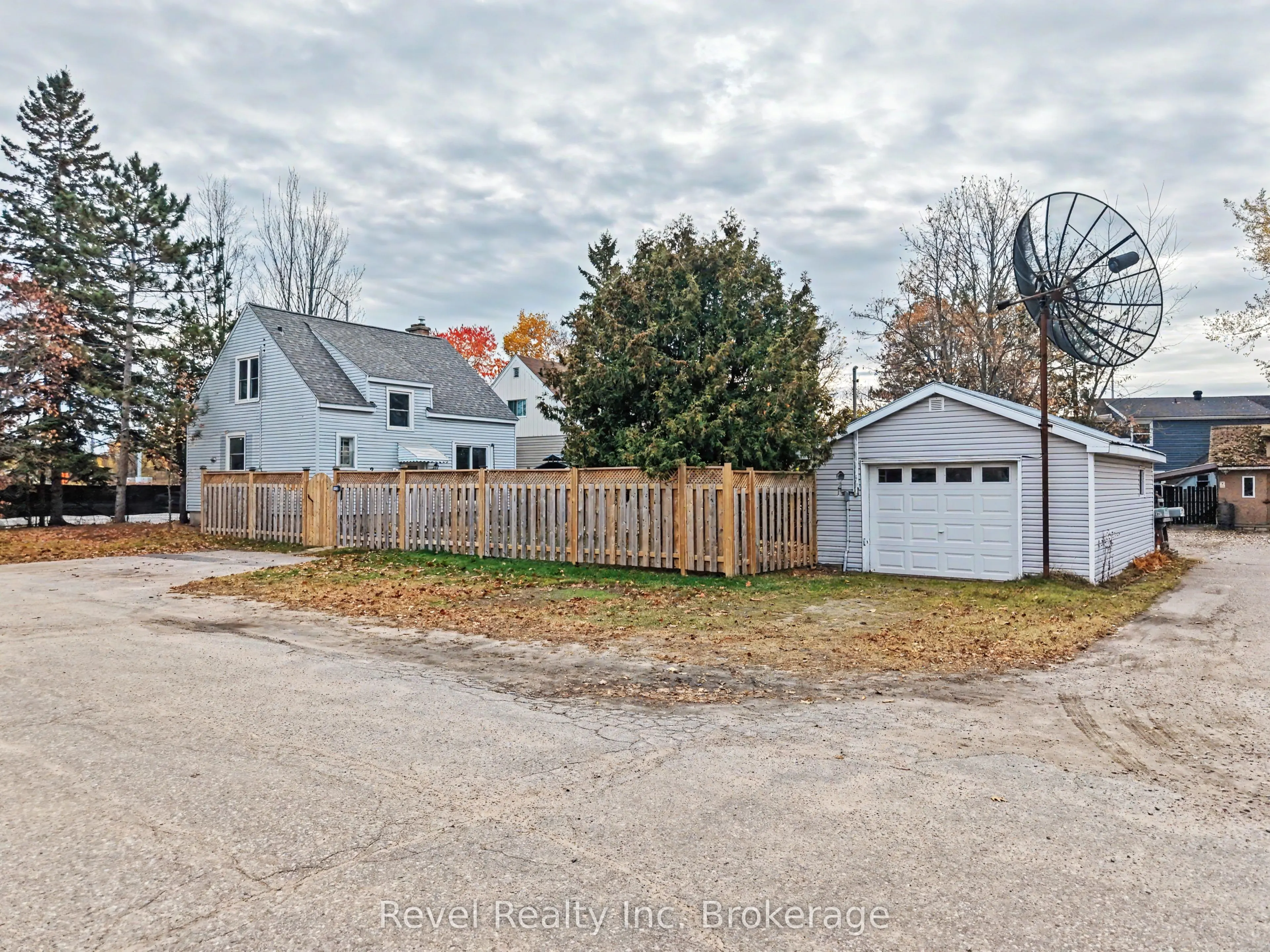 2043 Drew Street