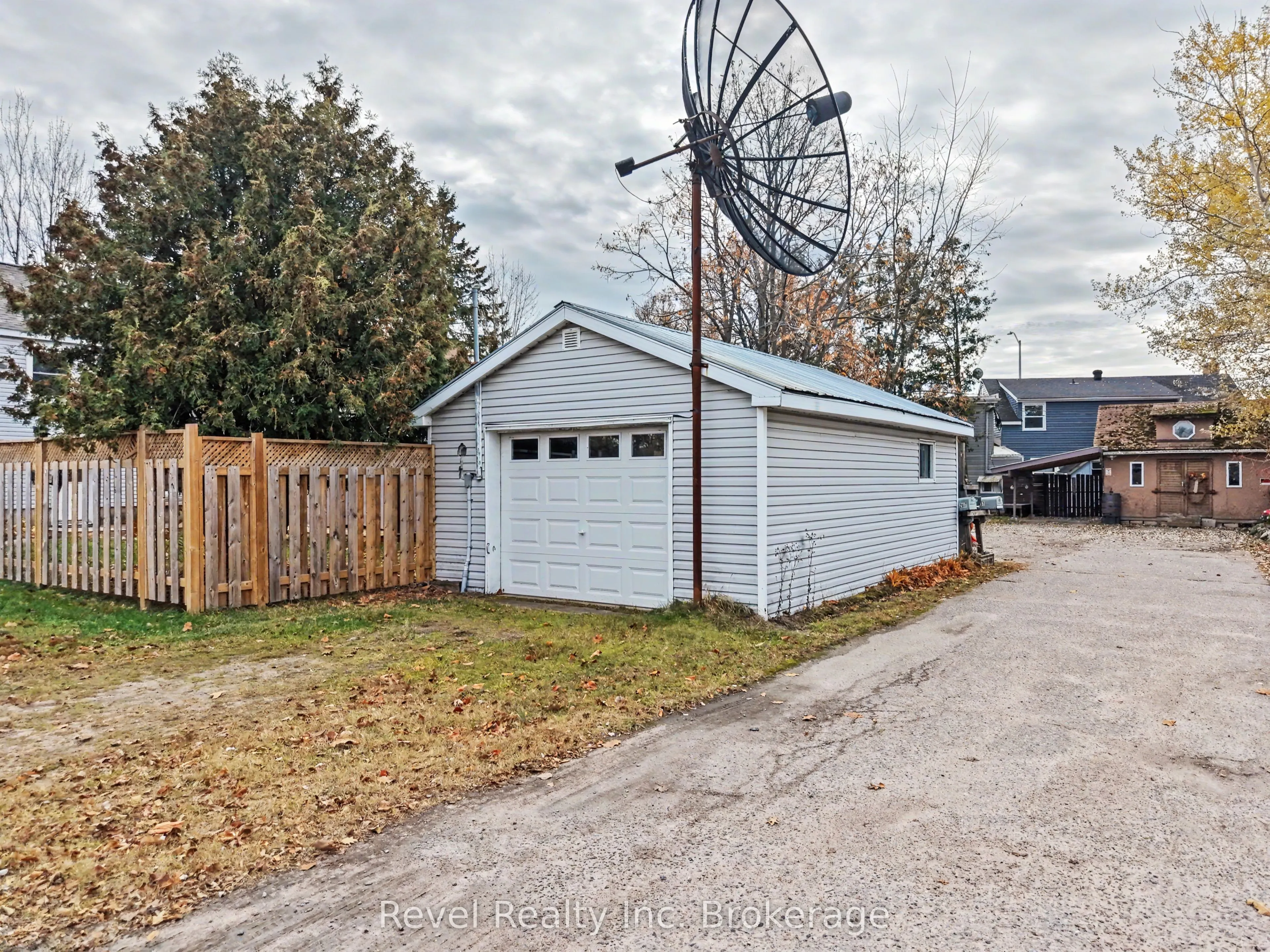 2043 Drew Street