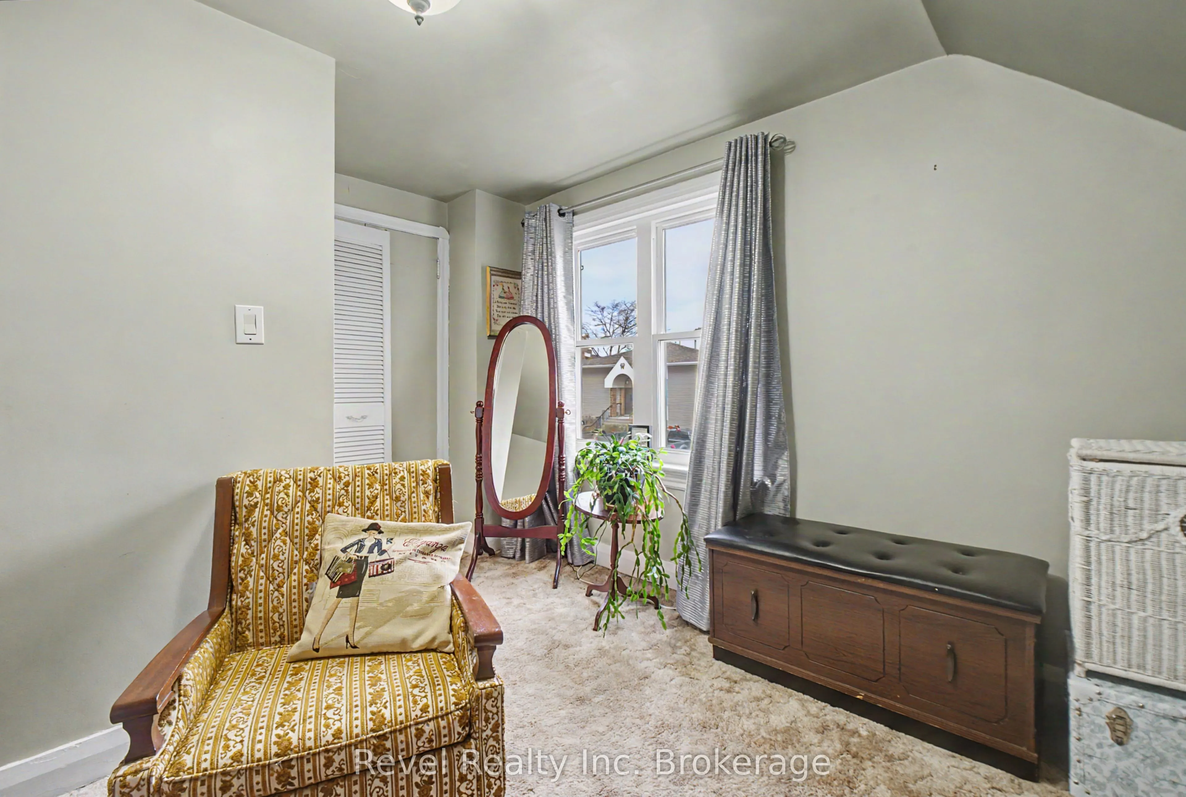 2043 Drew Street