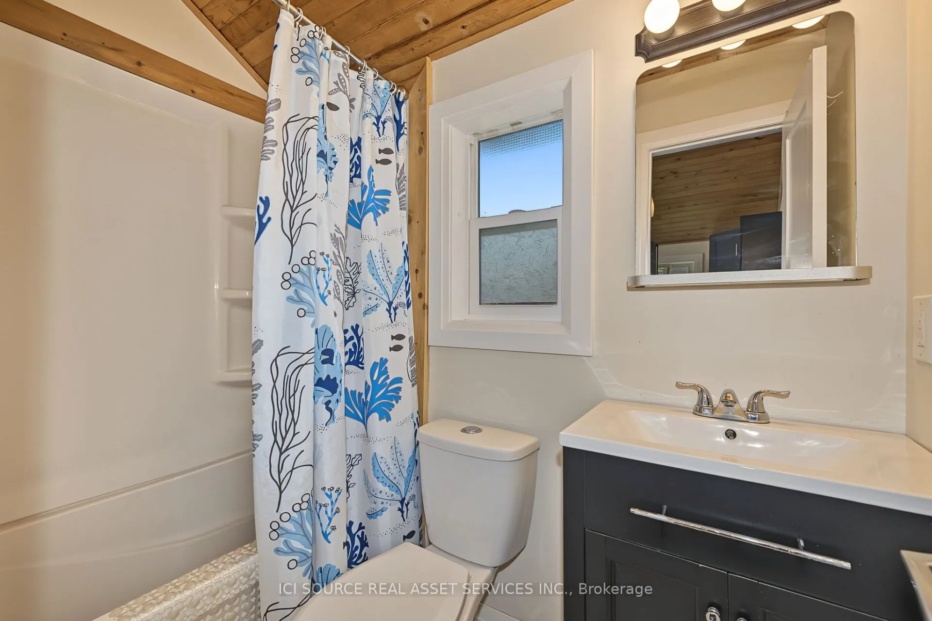 3 Woodland Lane