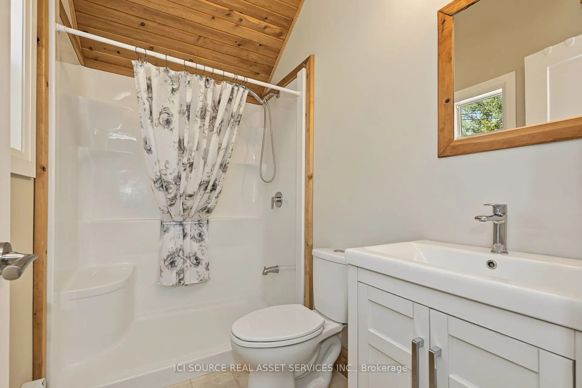 3 Woodland Lane