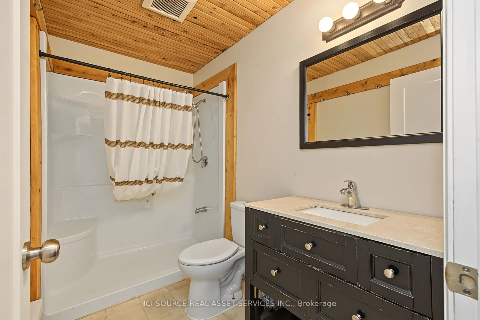 3 Woodland Lane