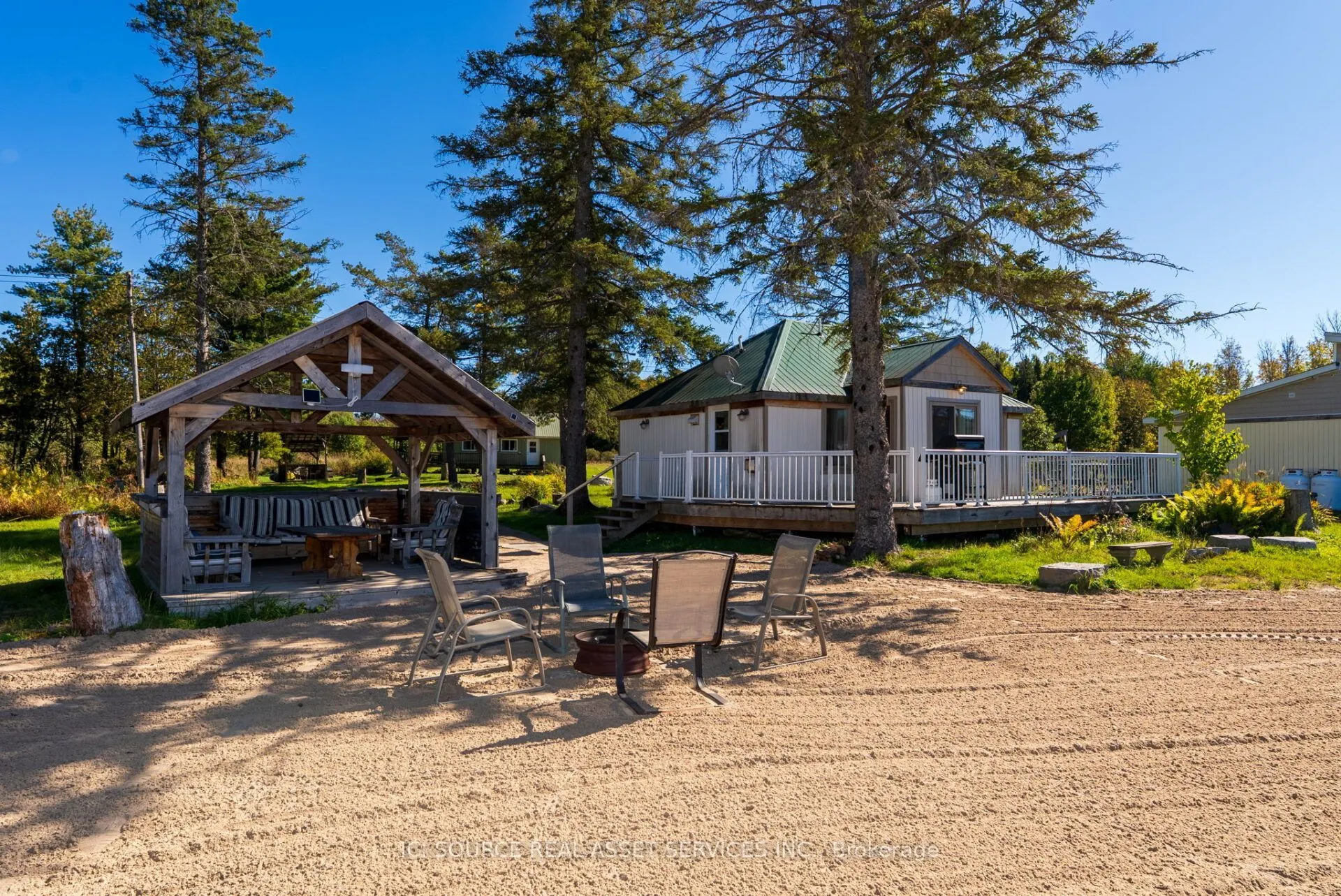 3 Woodland Lane