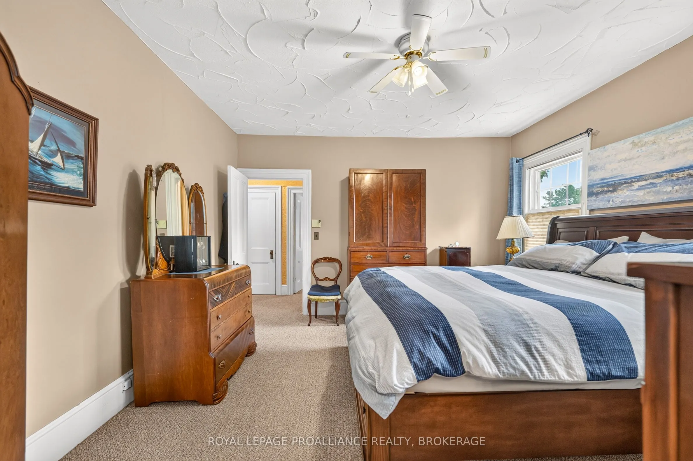 223 King Street W