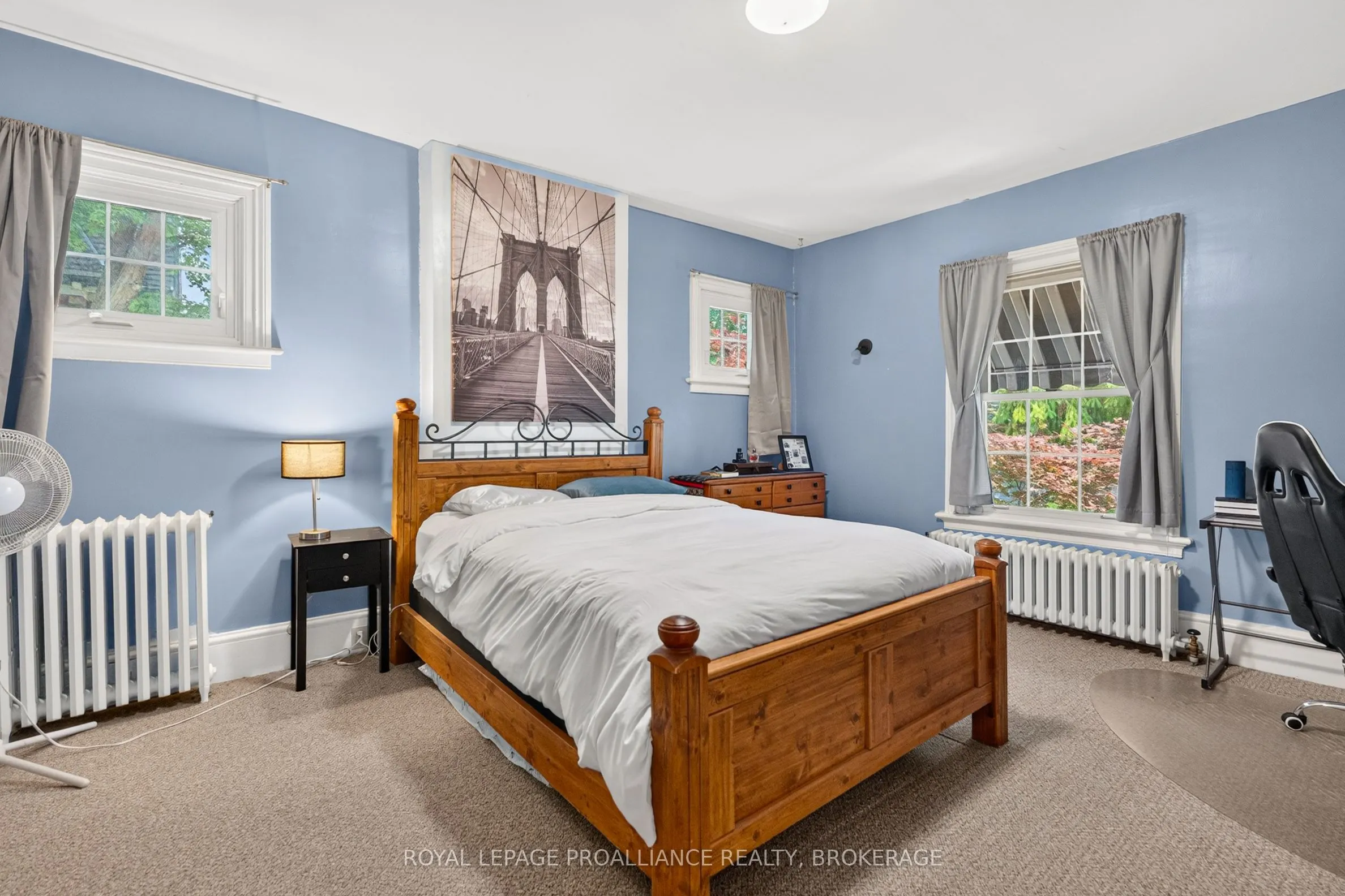 223 King Street W